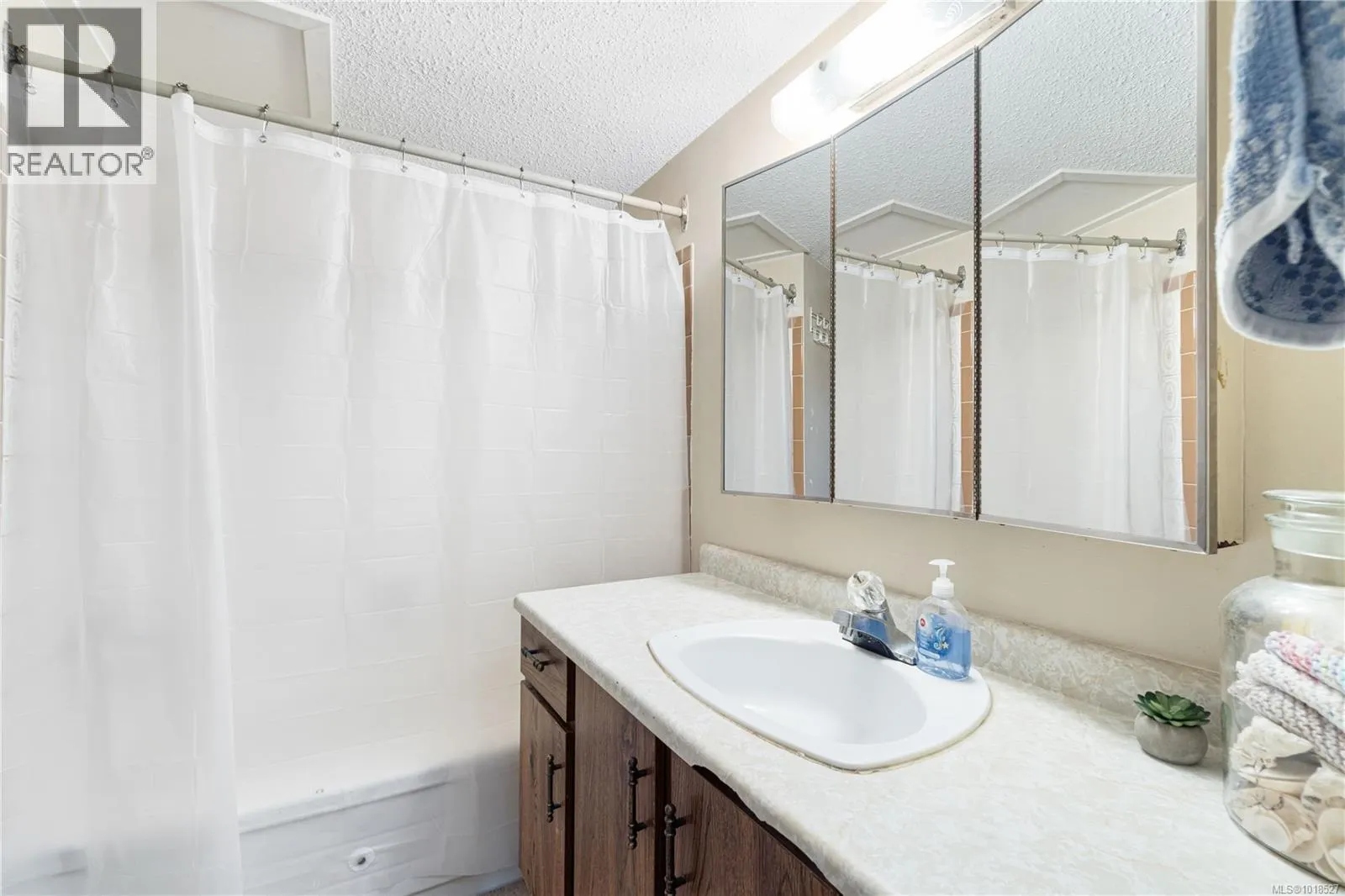 16 211 Buttertubs Pl