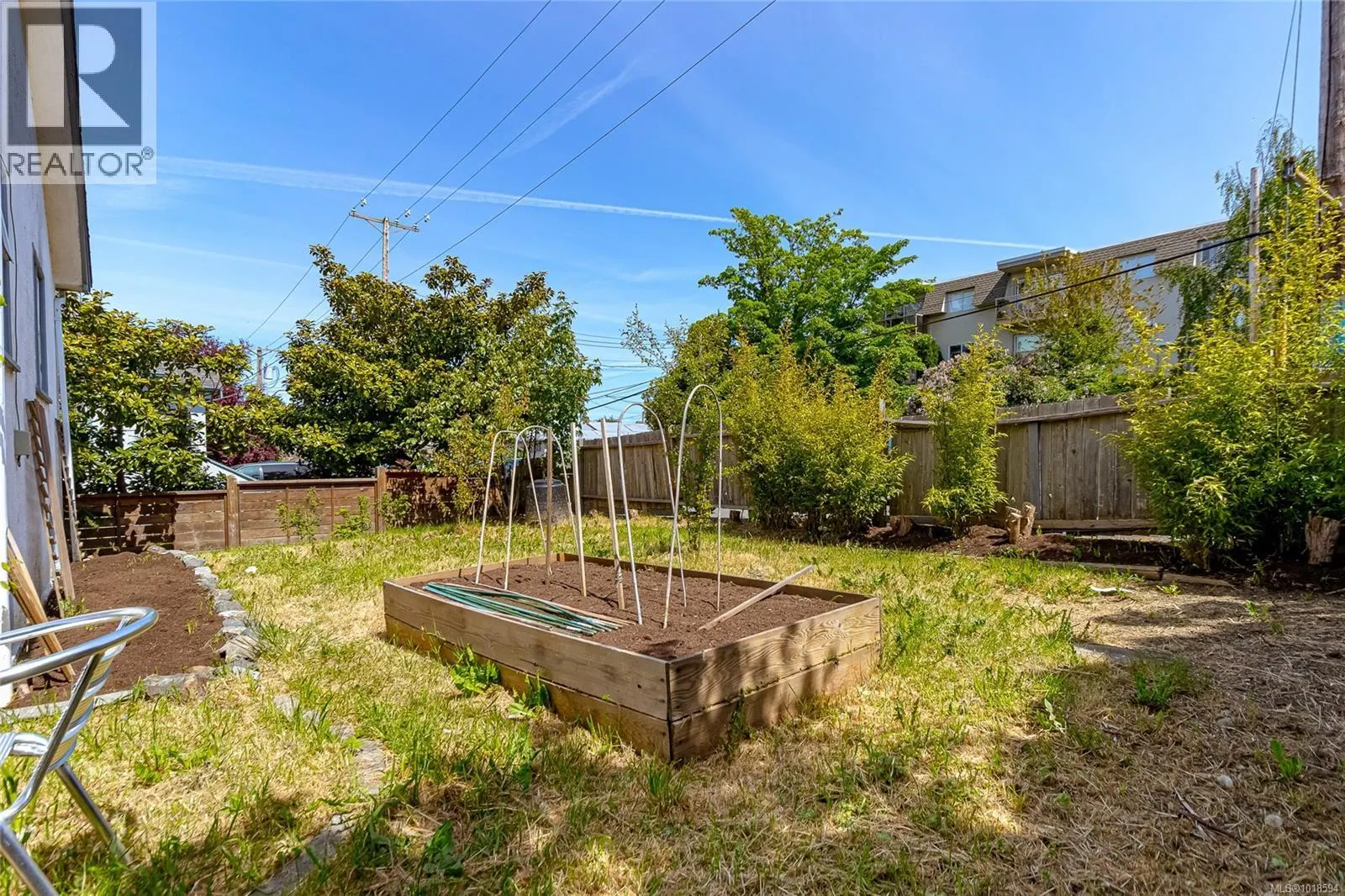 1060+1062 Queens Ave