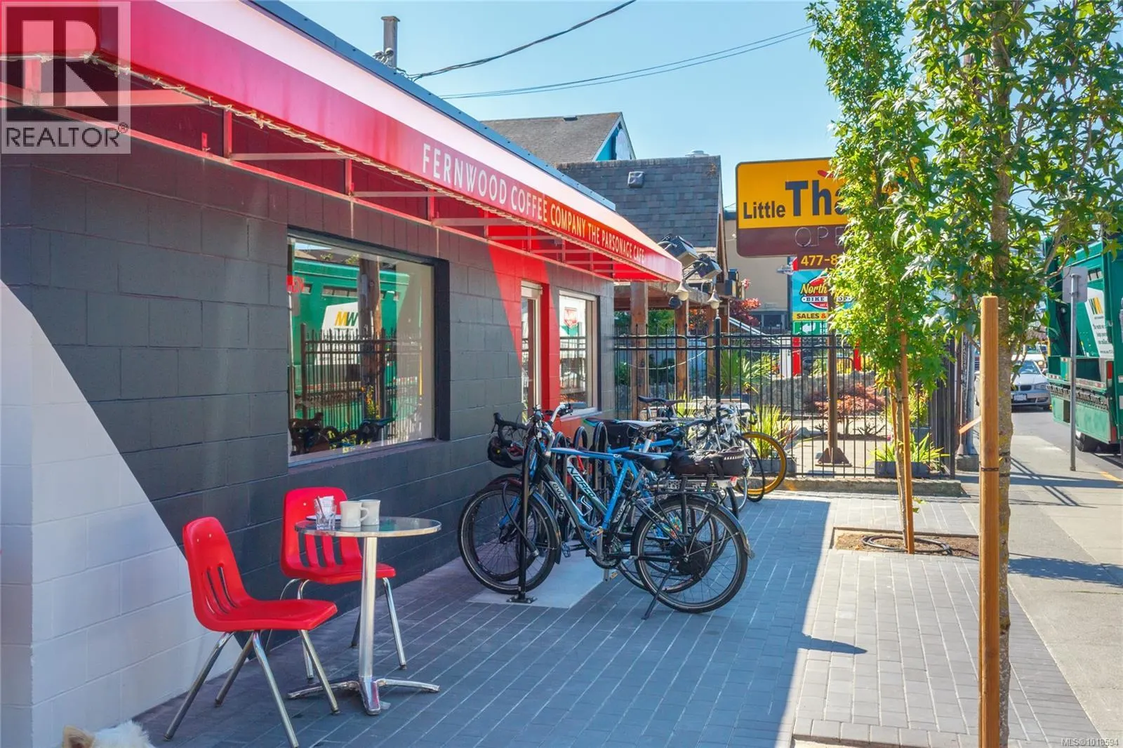 1060+1062 Queens Ave