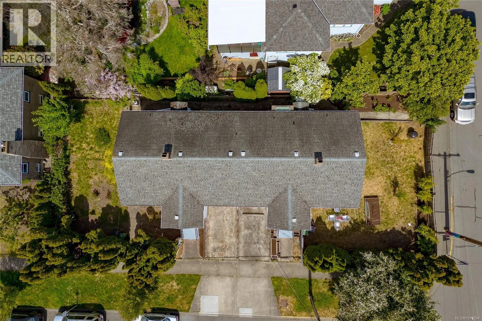 1060+1062 Queens Ave