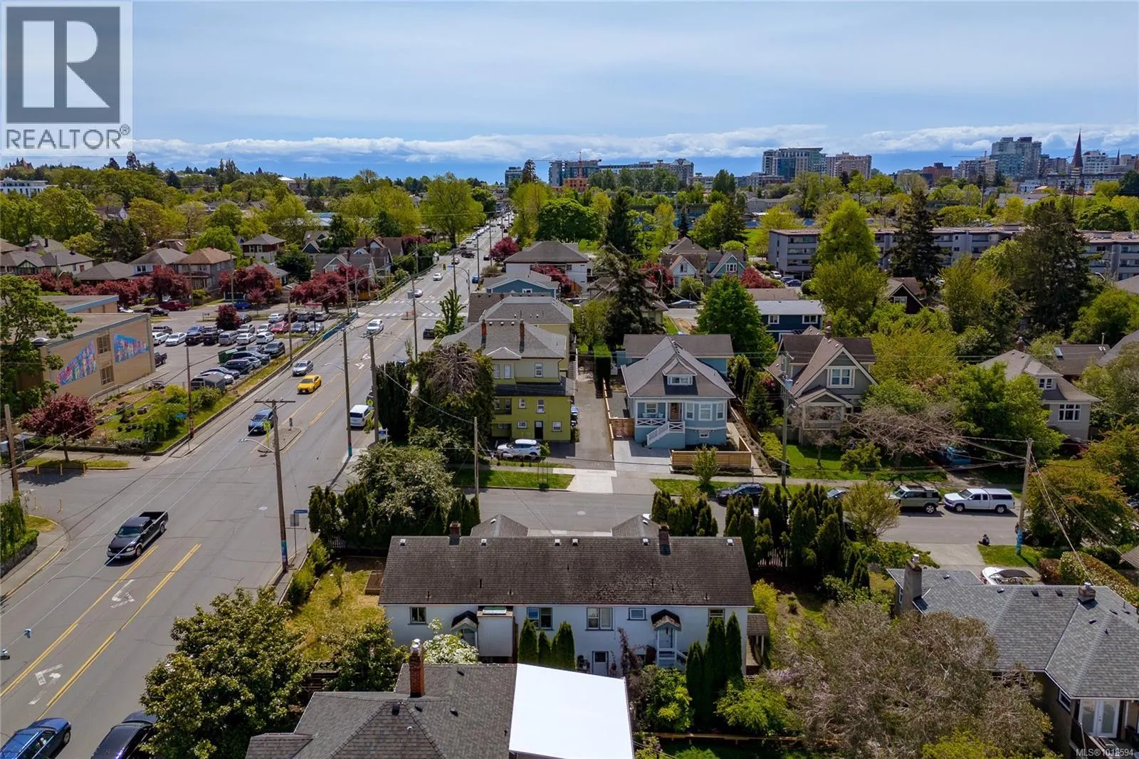 1060+1062 Queens Ave