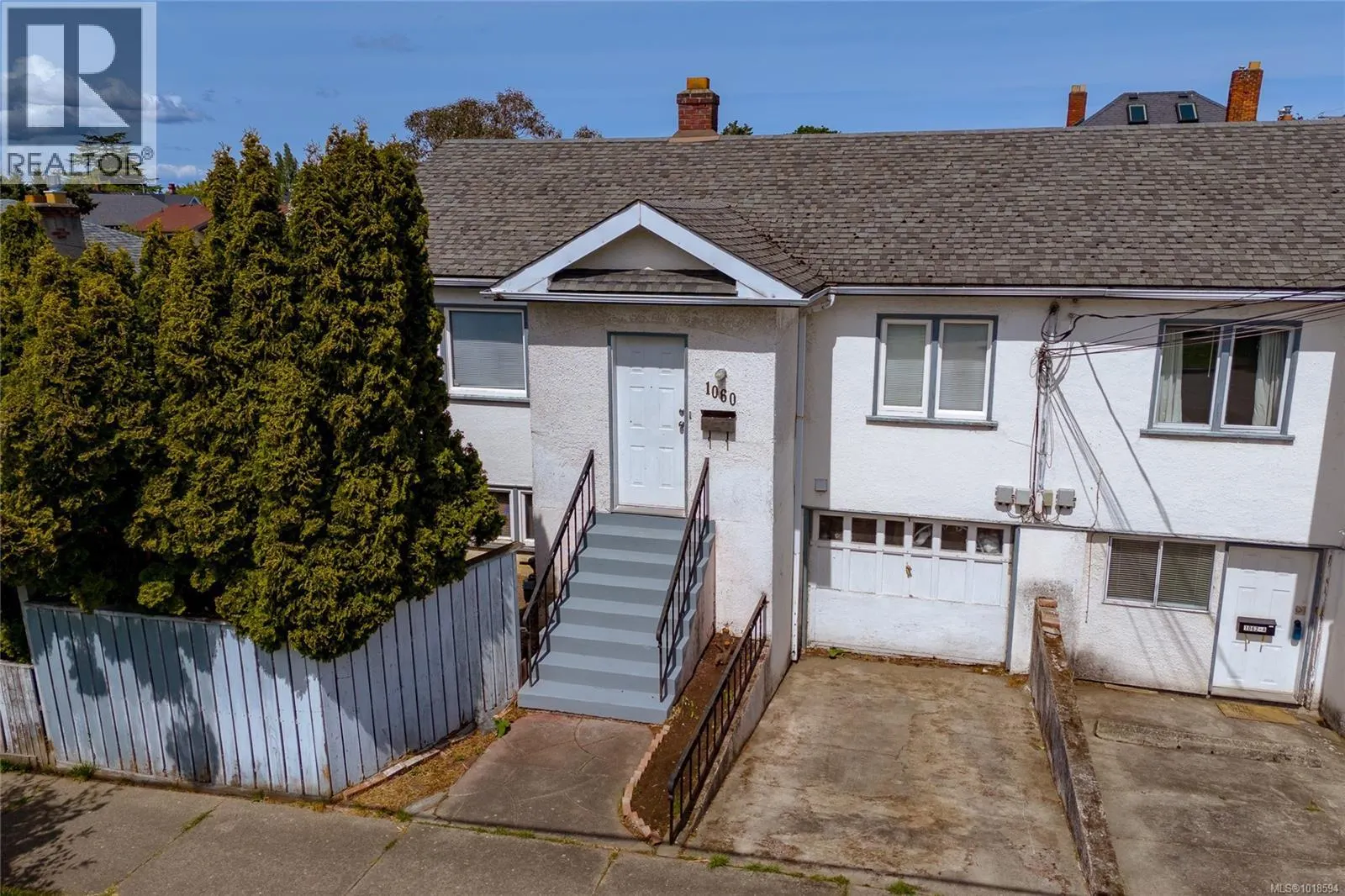 1060+1062 Queens Ave