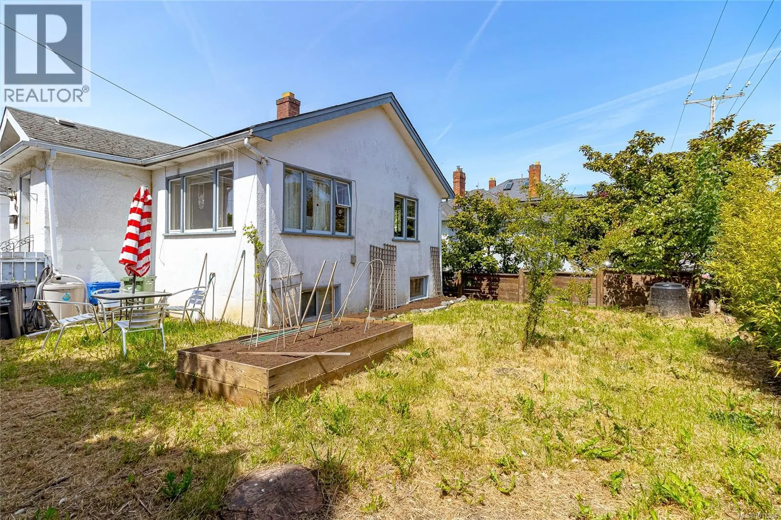 1060+1062 Queens Ave