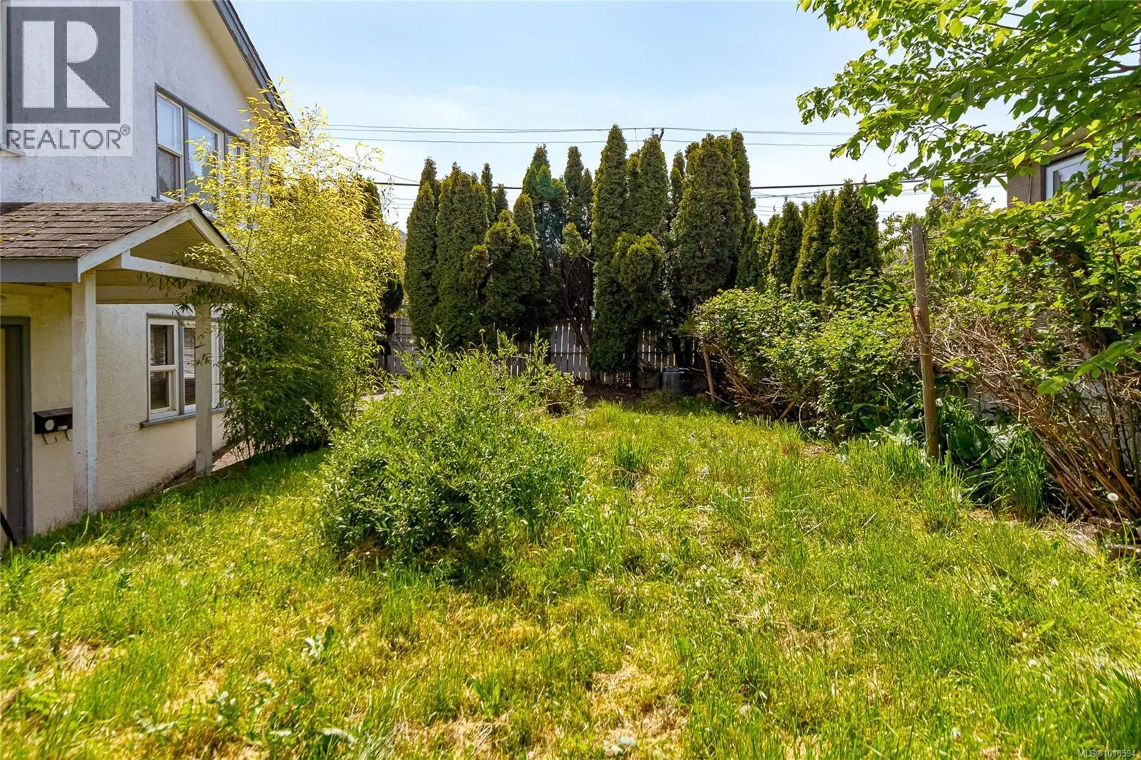 1060+1062 Queens Ave