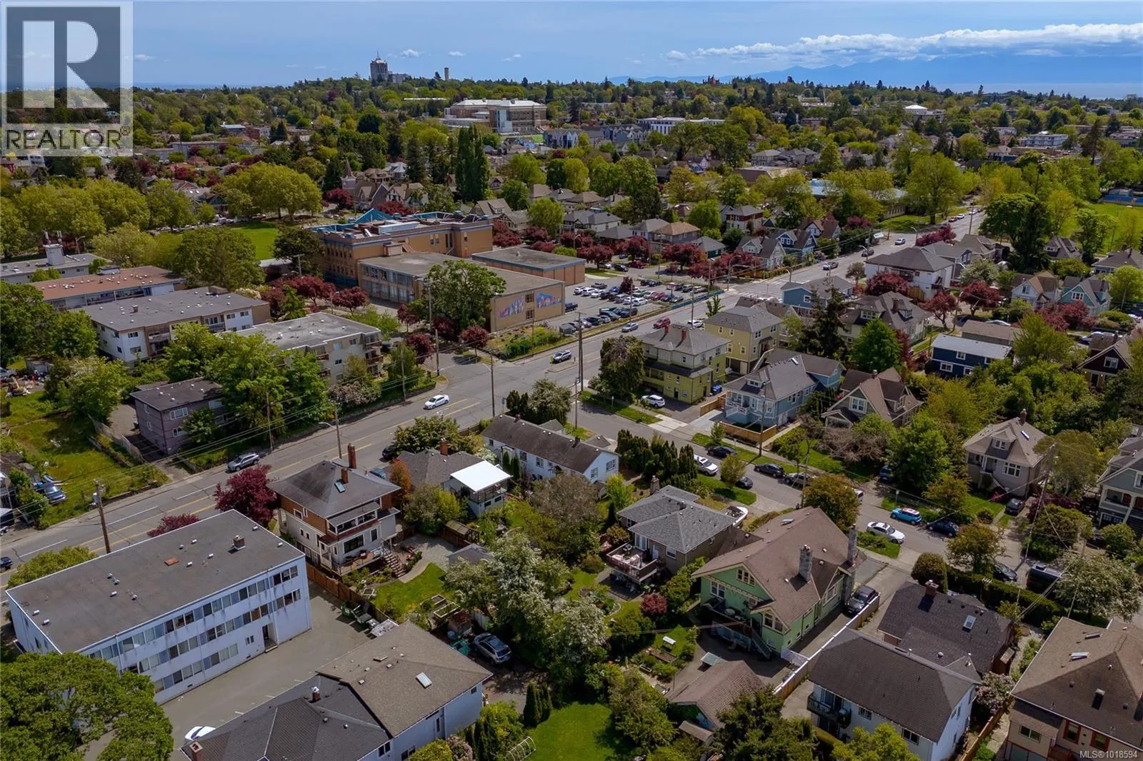 1060+1062 Queens Ave