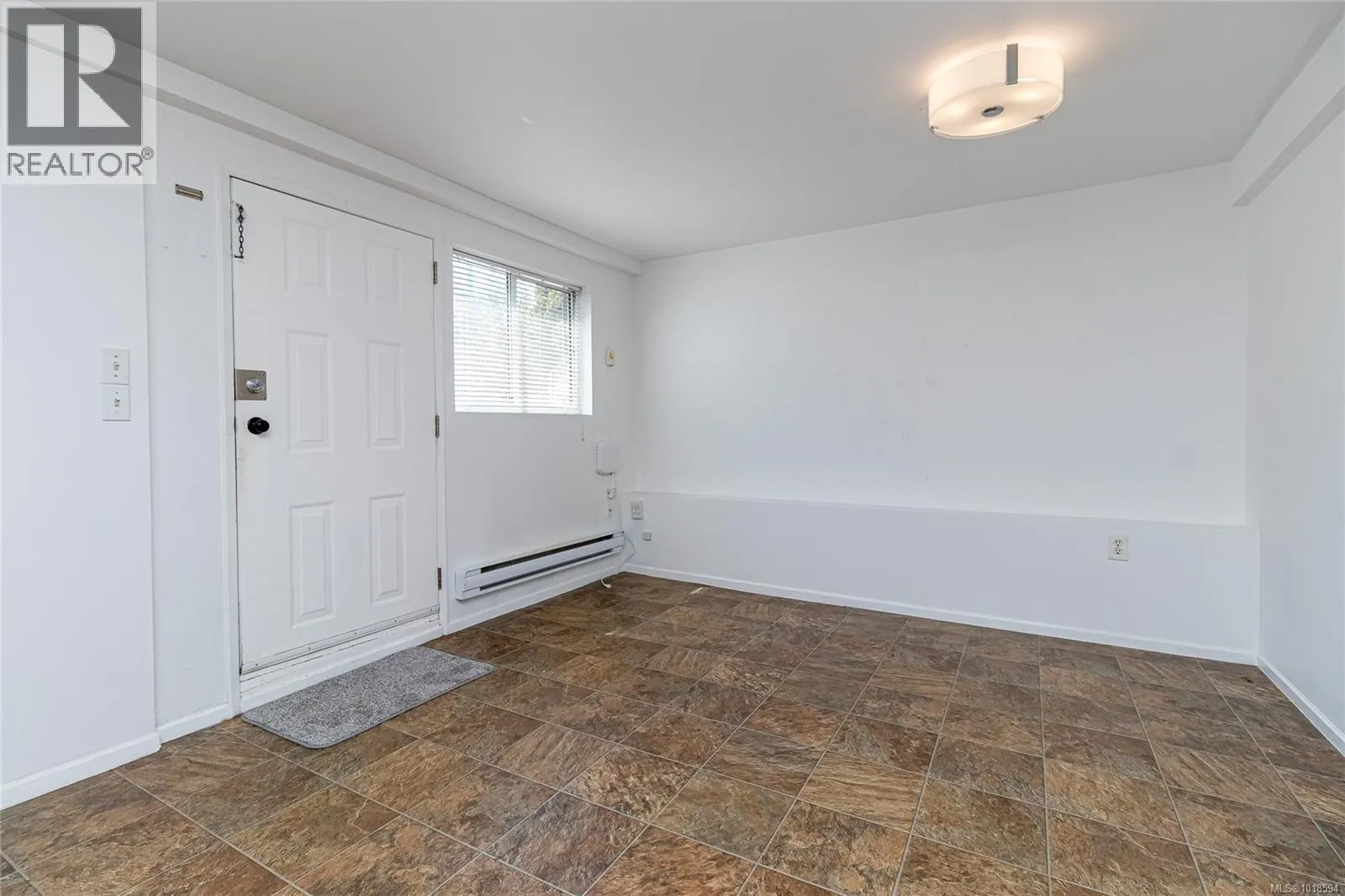 1060+1062 Queens Ave