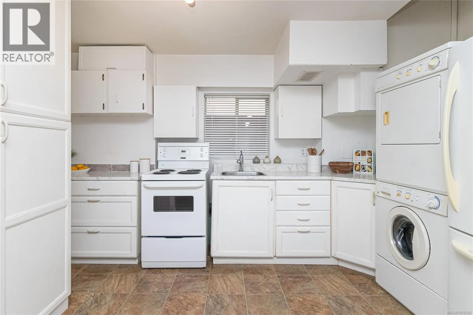 1060+1062 Queens Ave