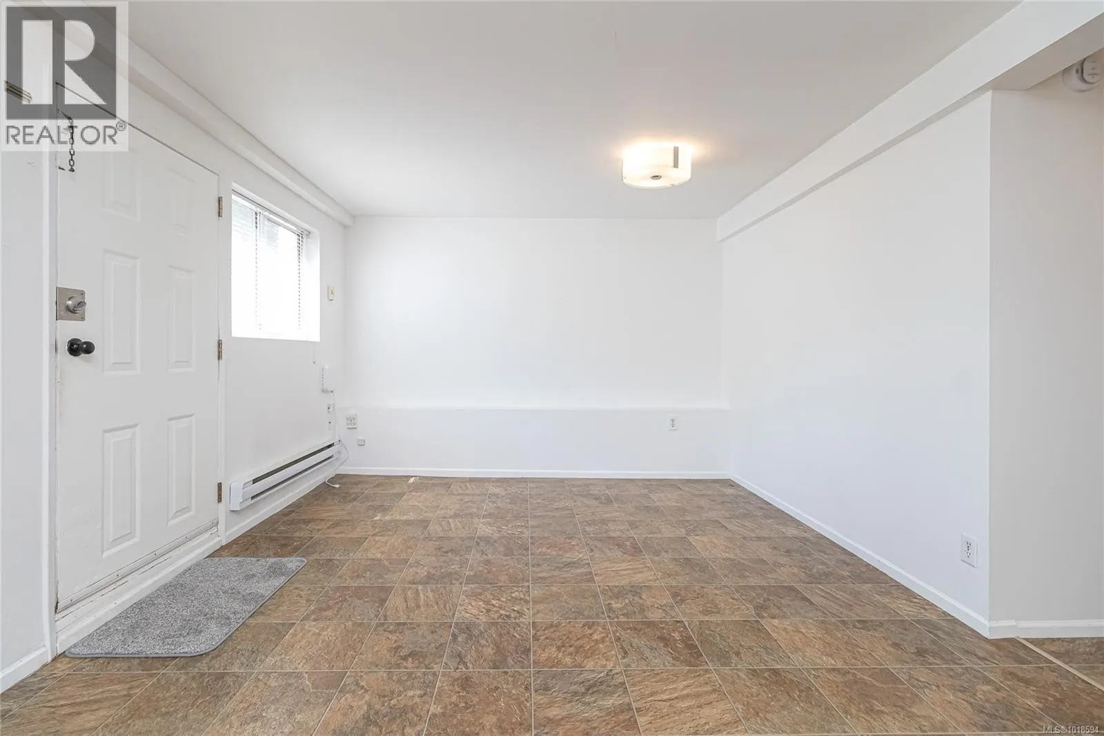 1060+1062 Queens Ave