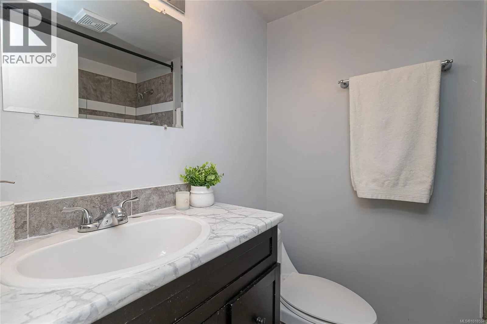 1060+1062 Queens Ave