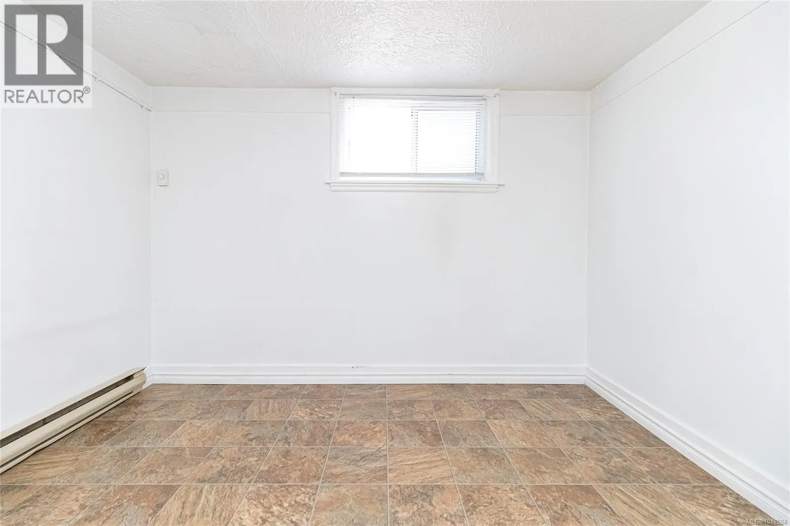 1060+1062 Queens Ave