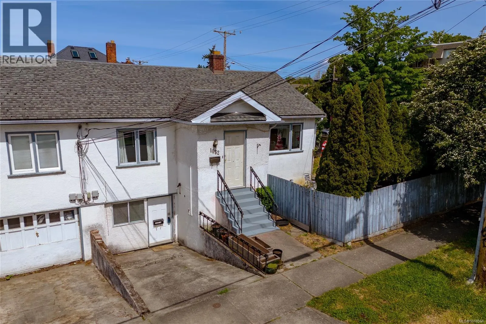 1060+1062 Queens Ave