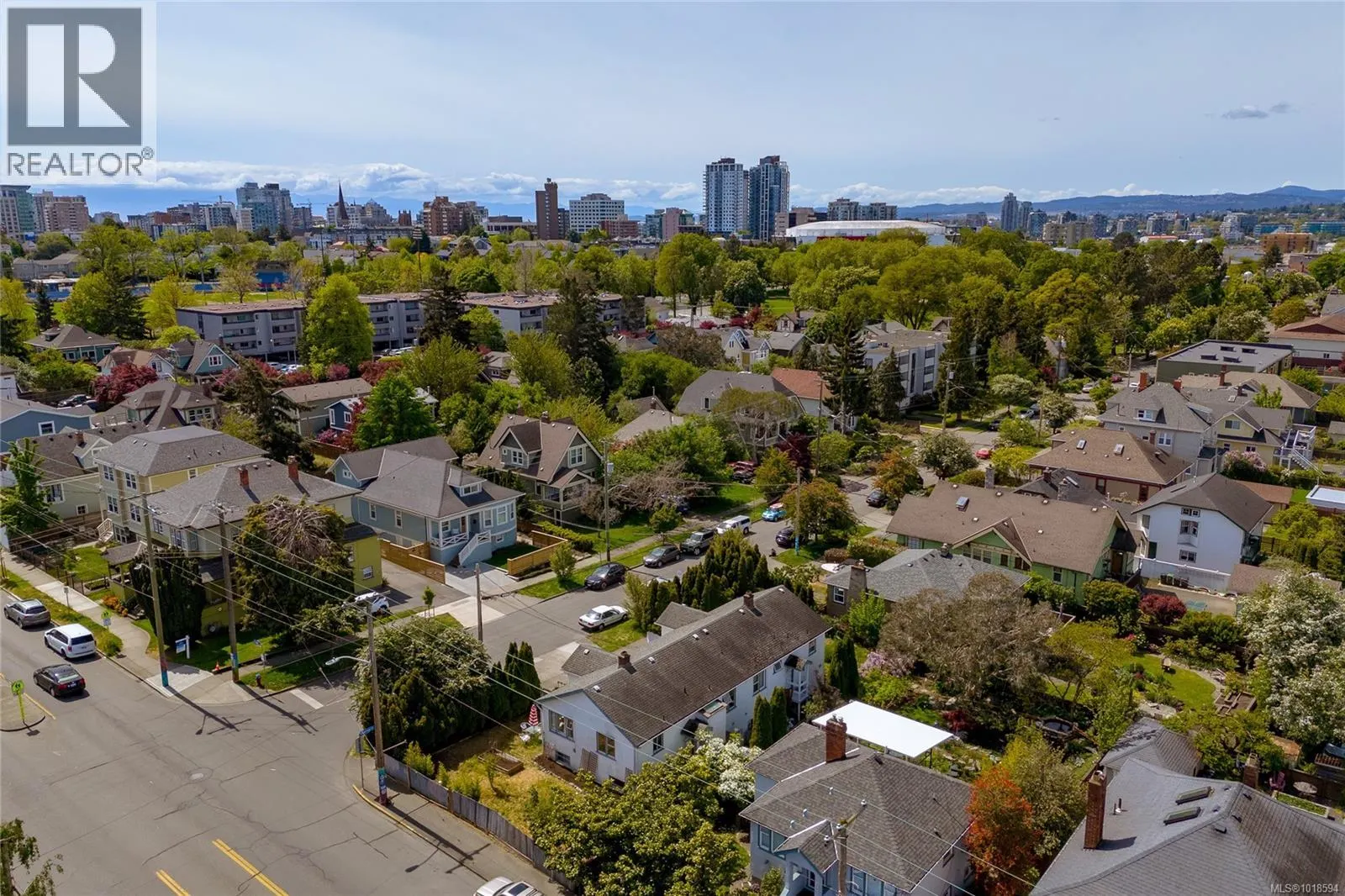 1060+1062 Queens Ave