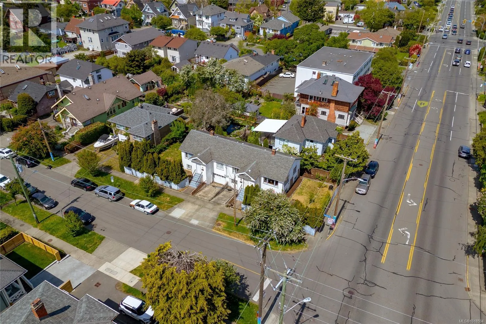 1060+1062 Queens Ave