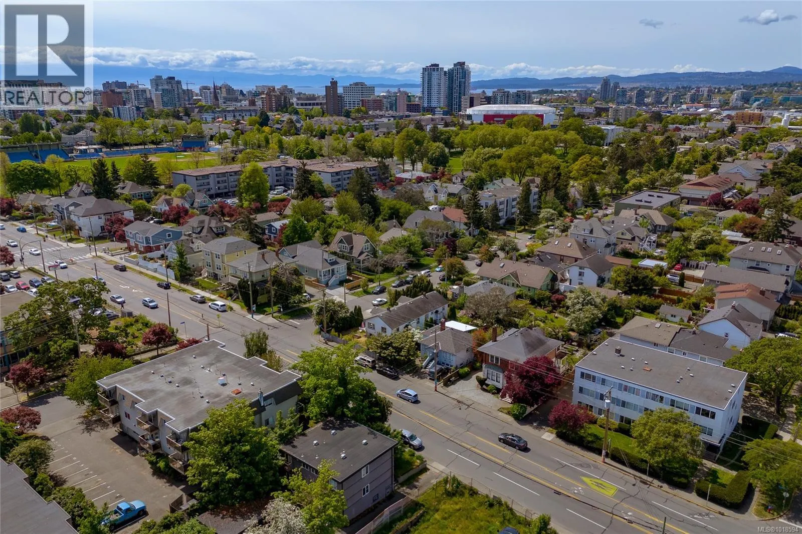 1060+1062 Queens Ave