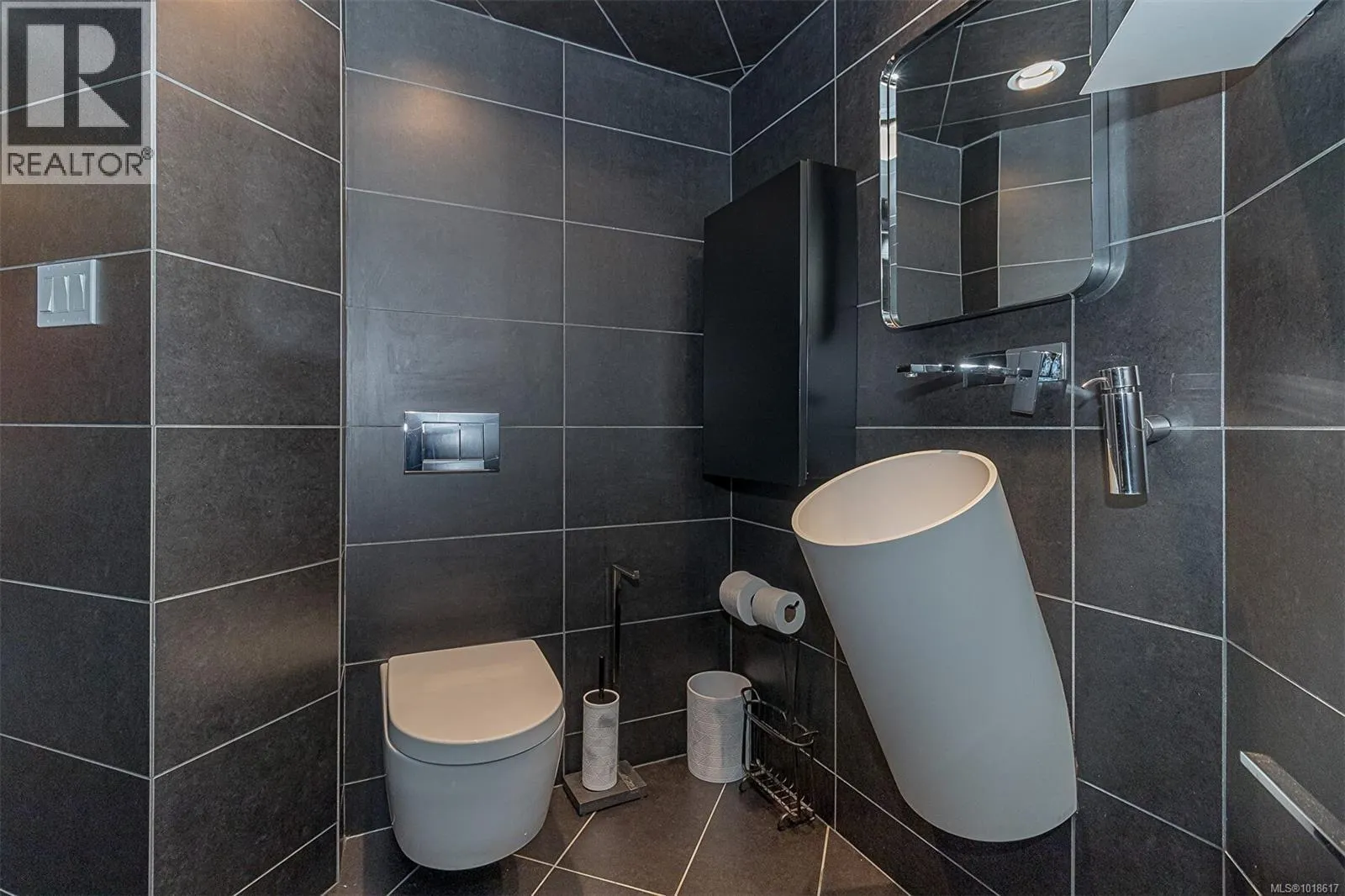 302 1407 Government St