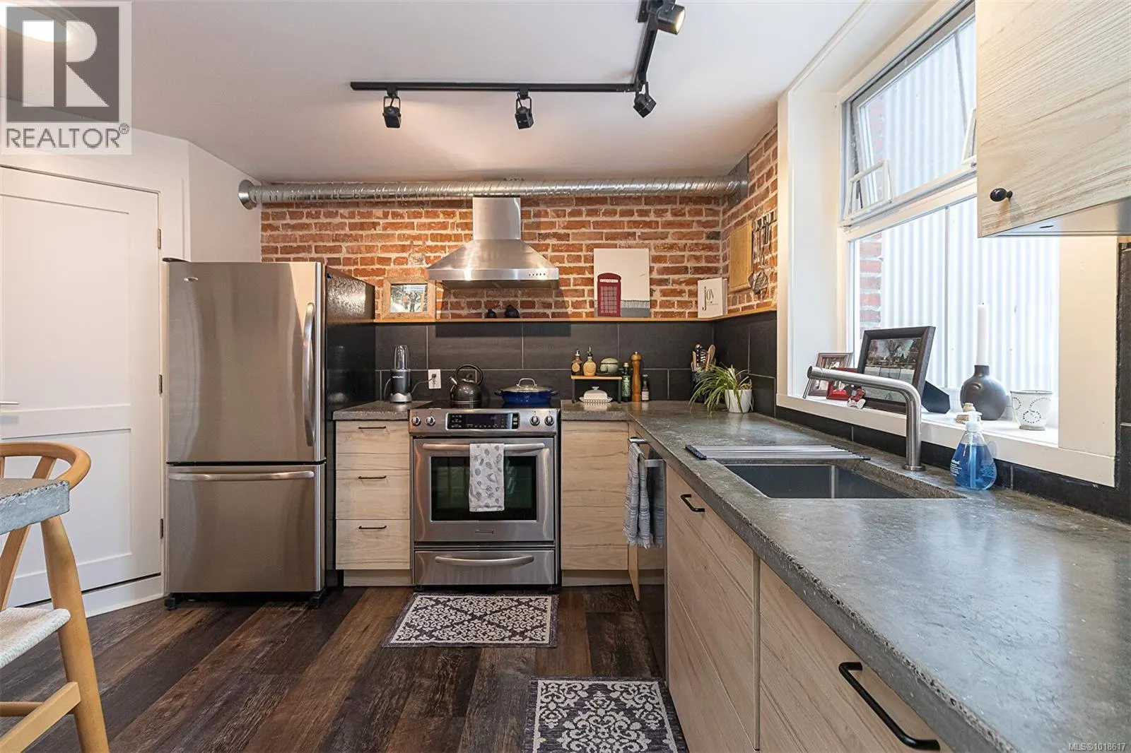 302 1407 Government St