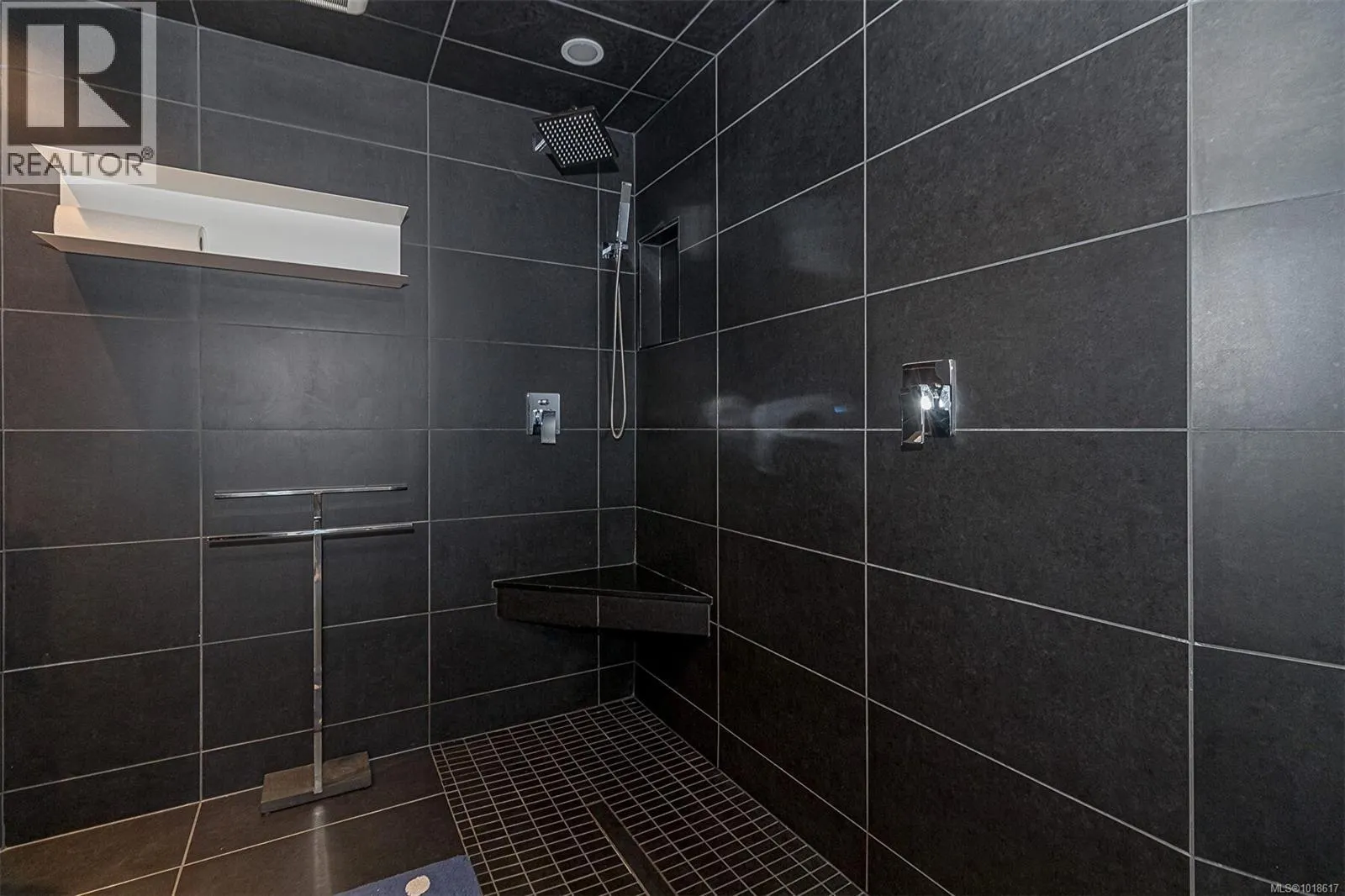 302 1407 Government St