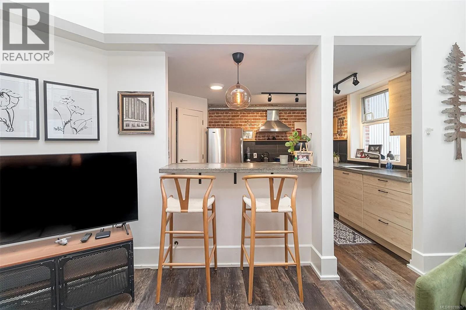 302 1407 Government St