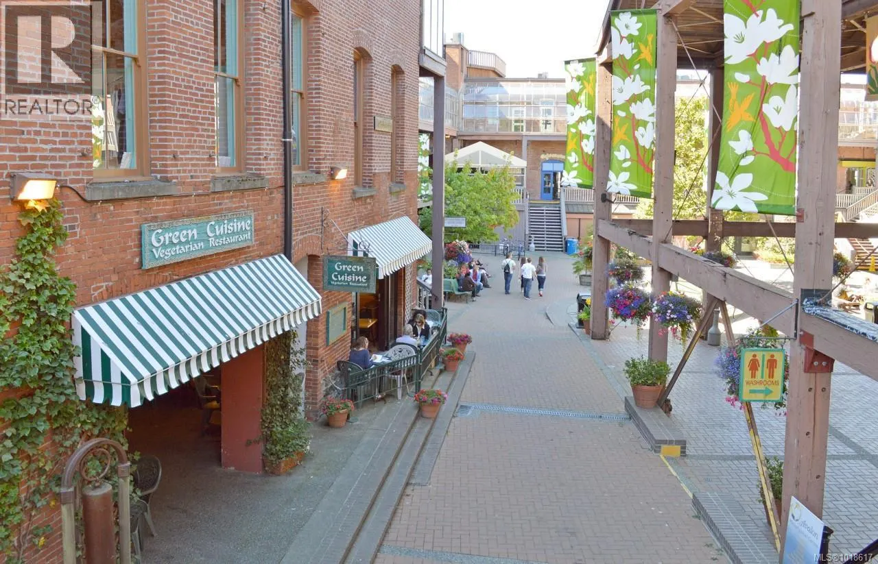 302 1407 Government St