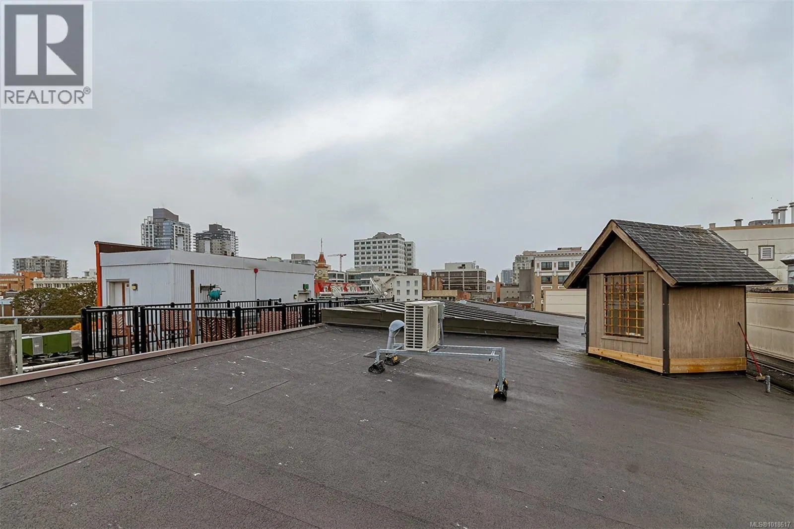 302 1407 Government St