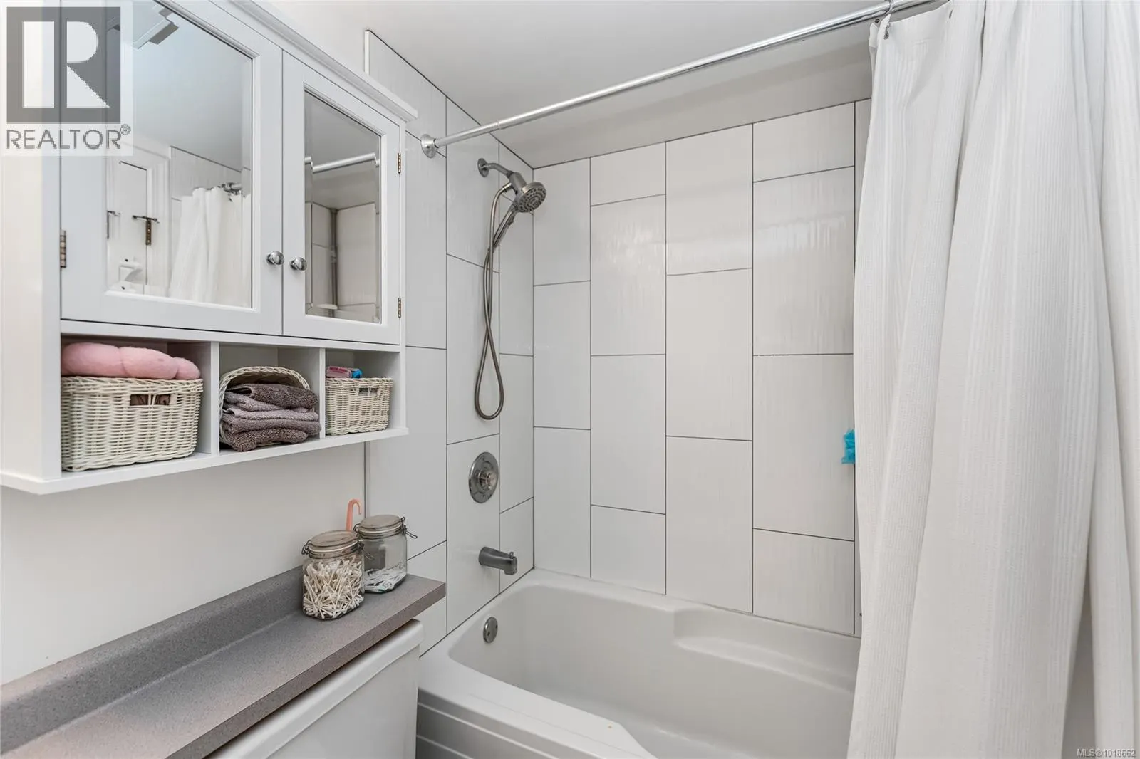 111 3010 Washington Ave