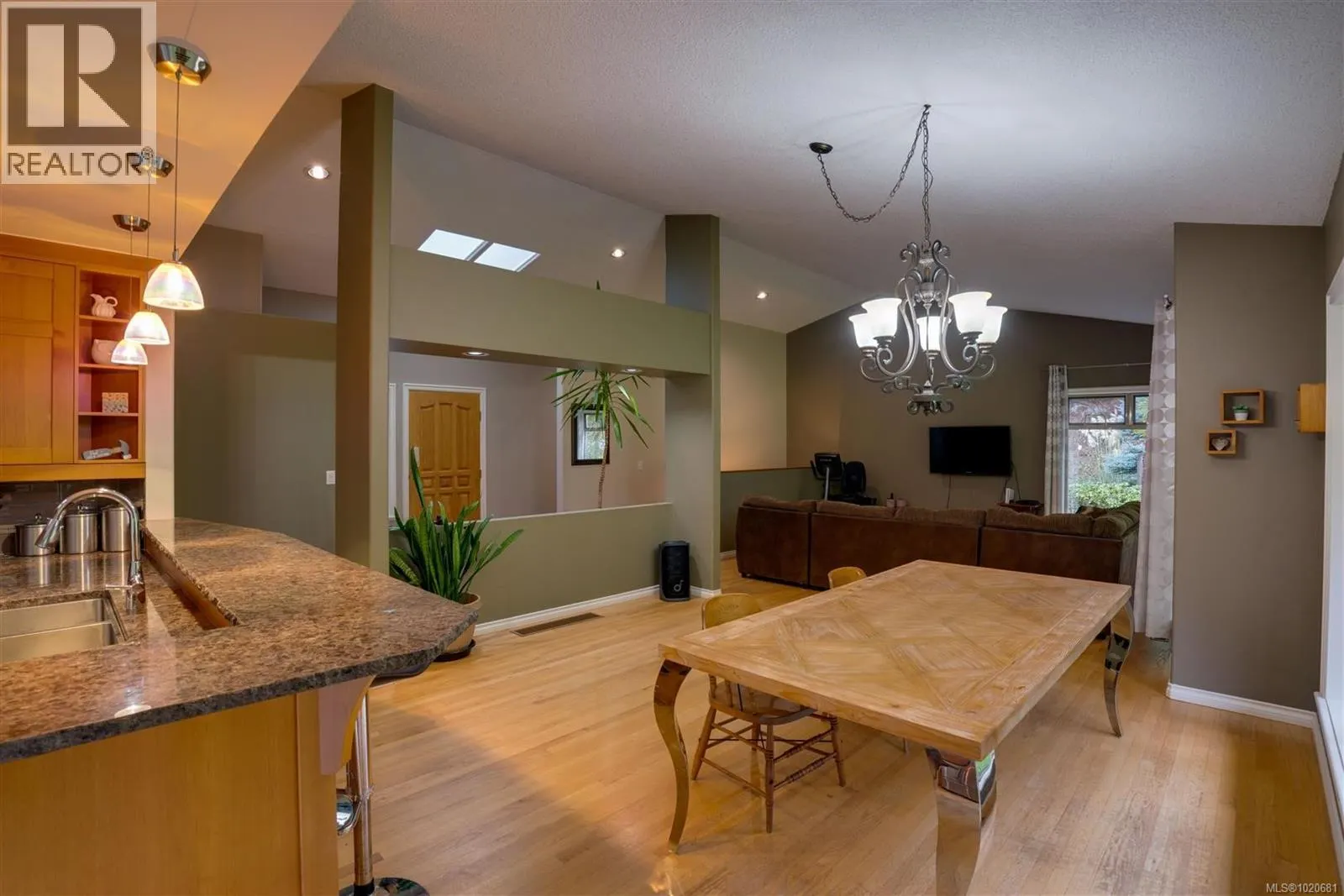 2310 Garry Oak Dr