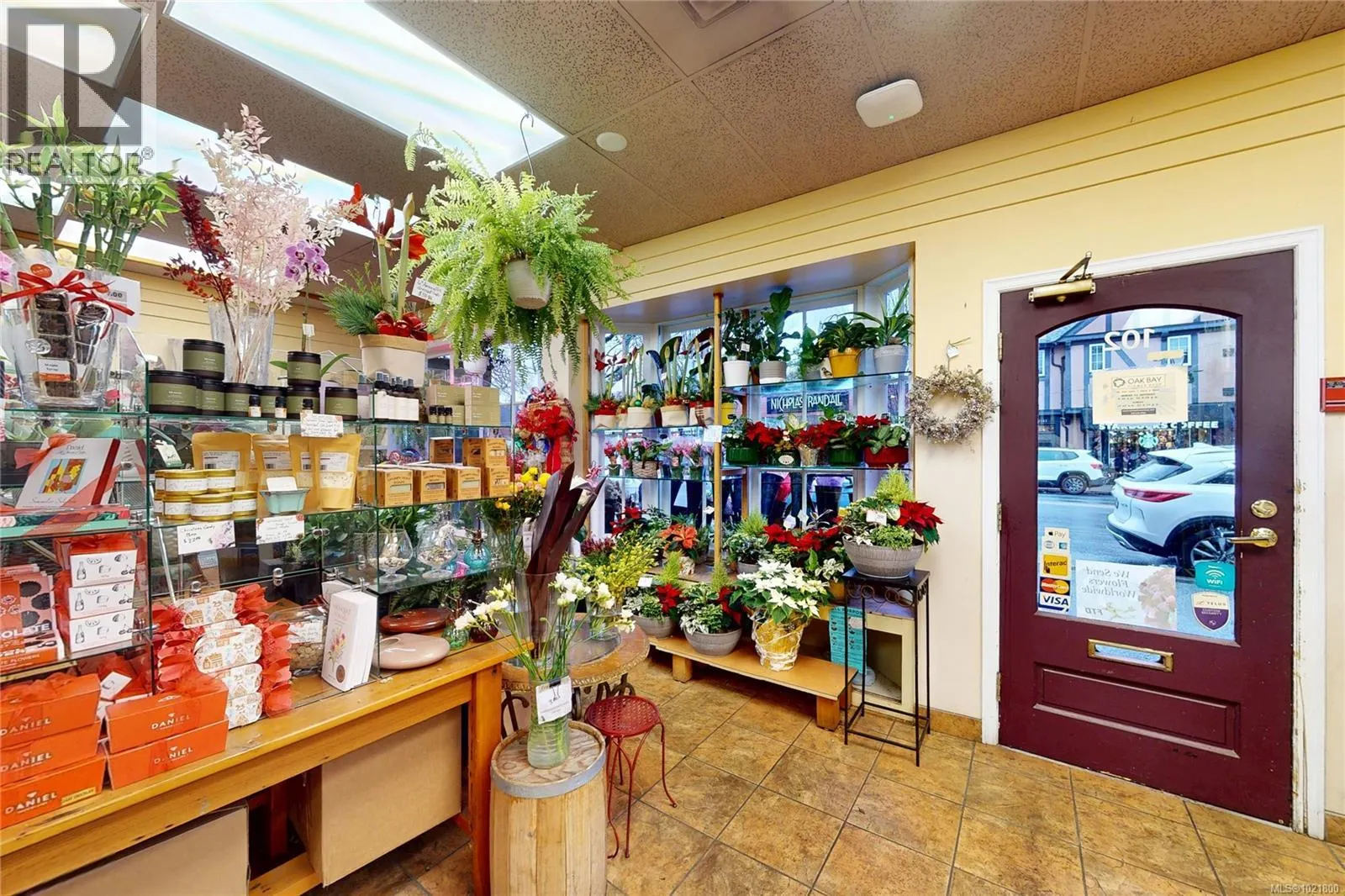 102 2187 Oak Bay Ave