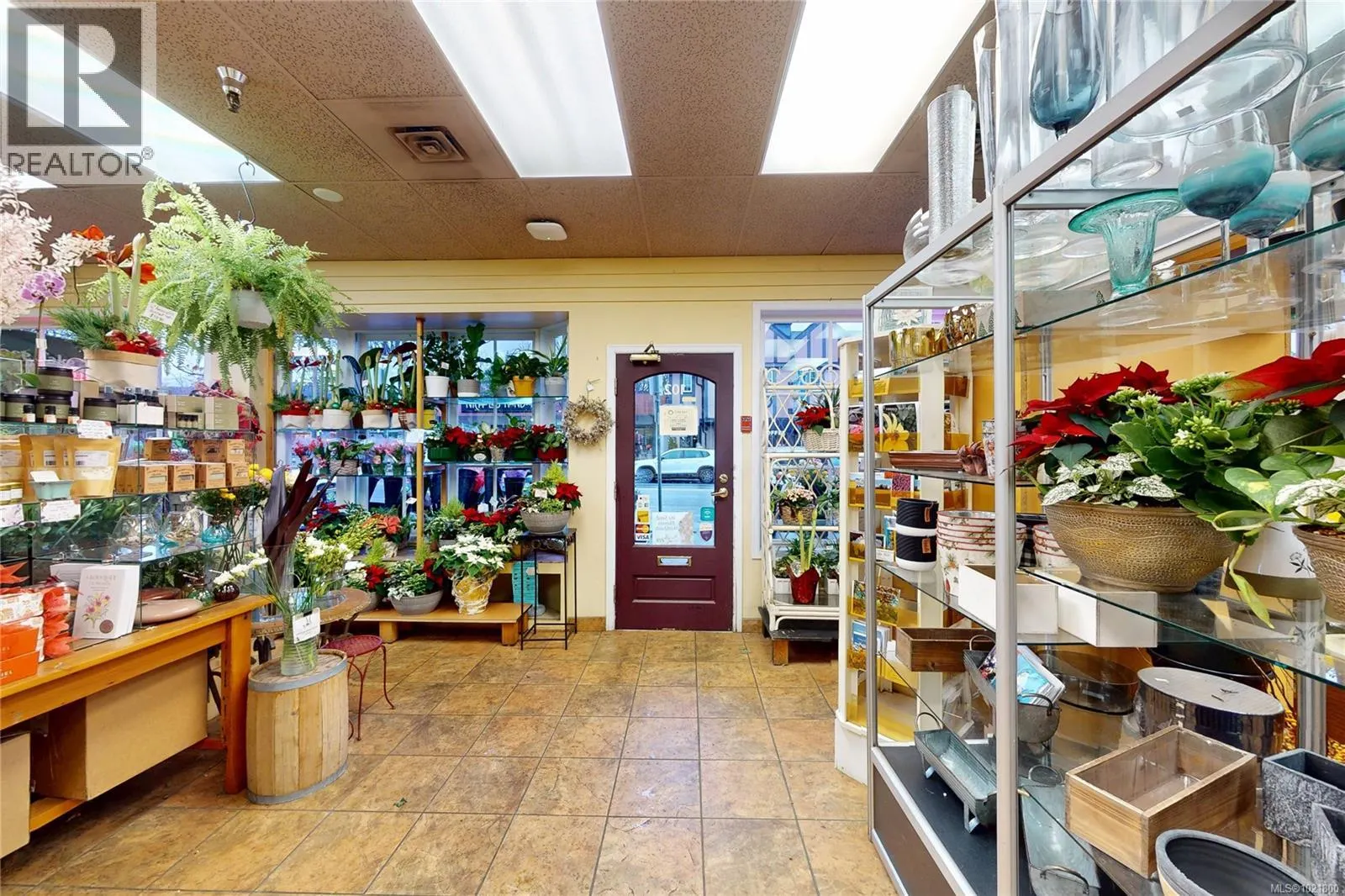 102 2187 Oak Bay Ave