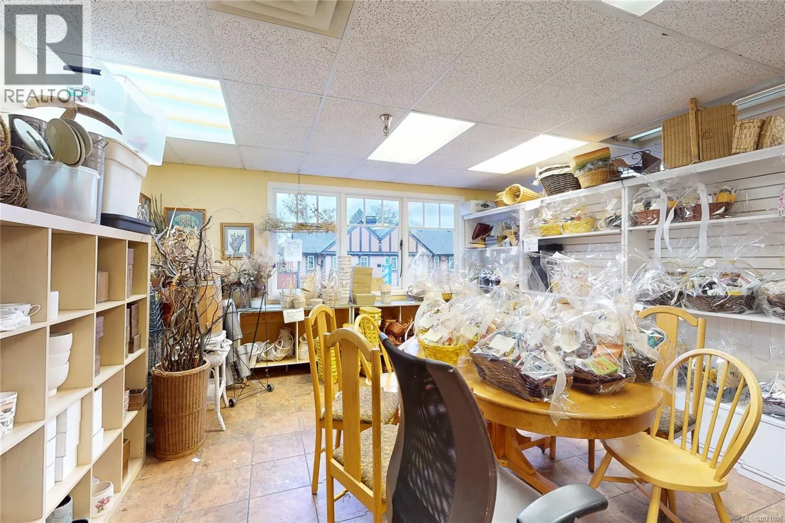 102 2187 Oak Bay Ave
