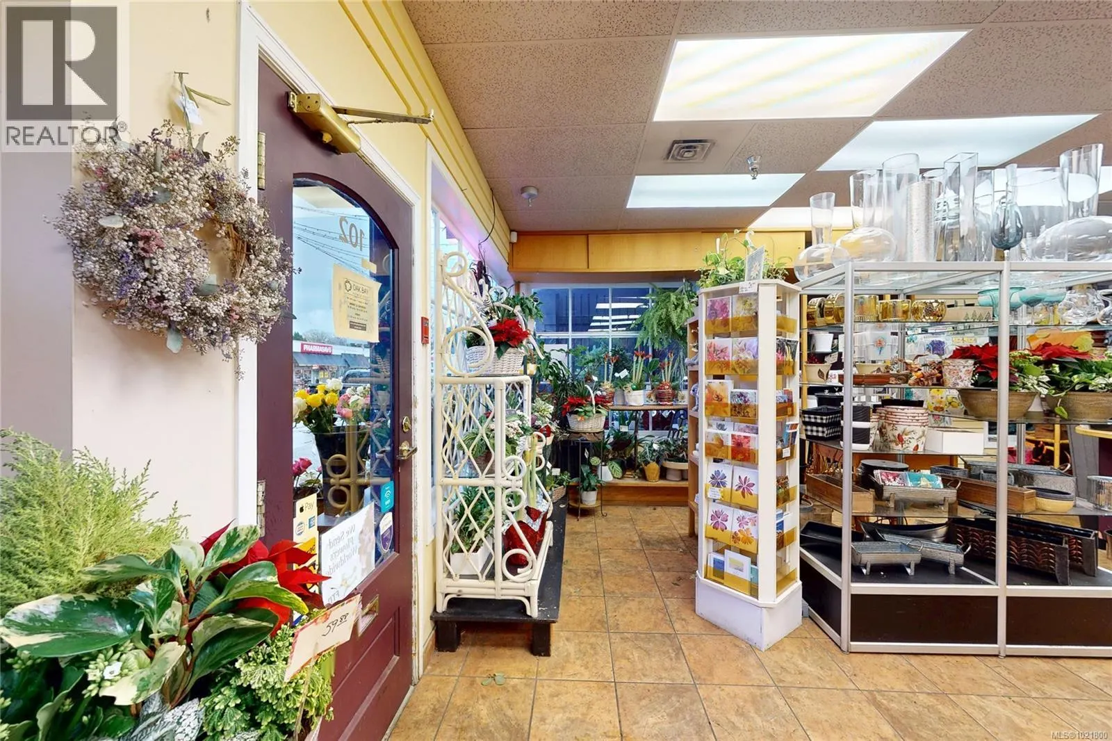 102 2187 Oak Bay Ave