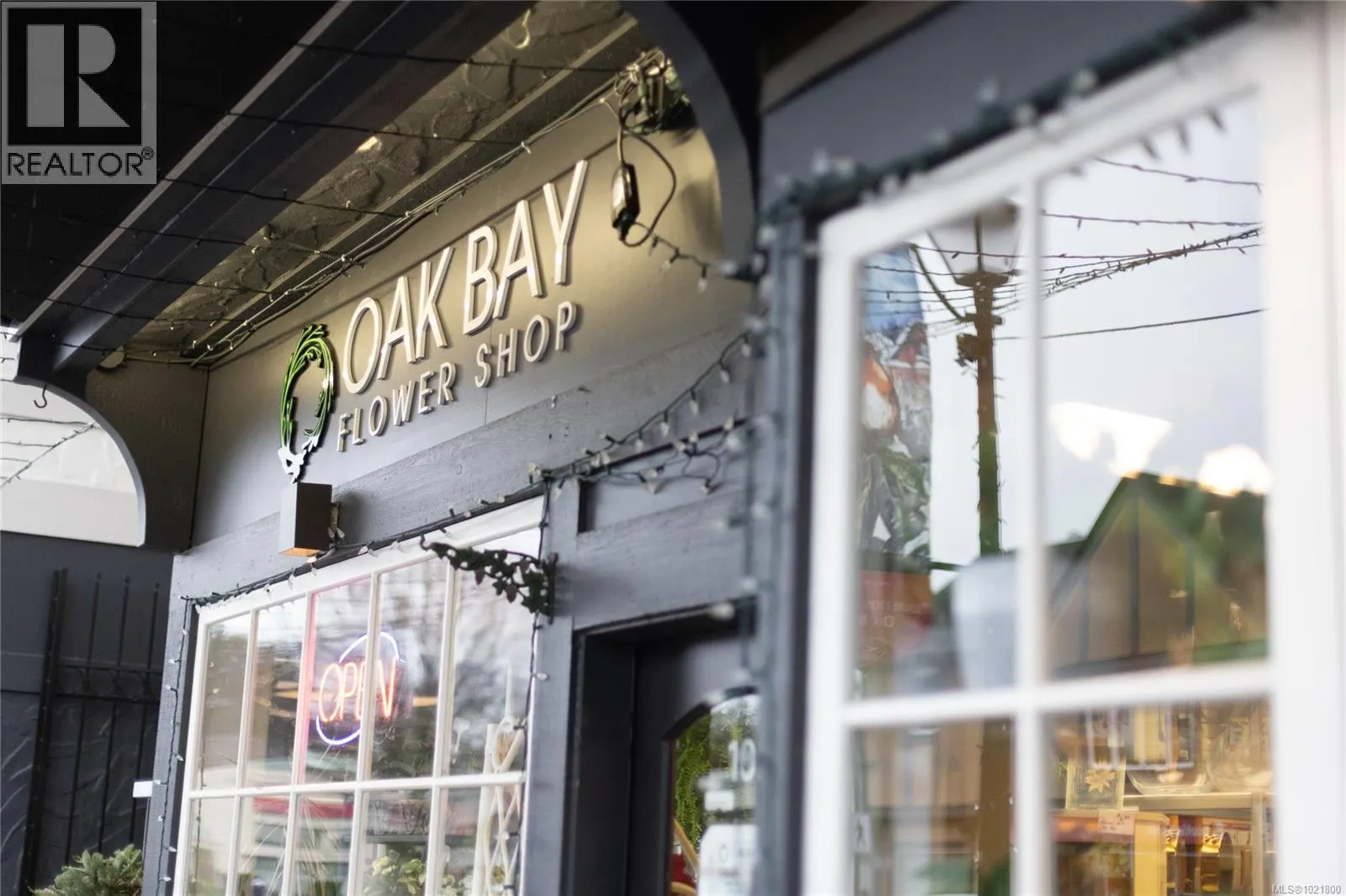 102 2187 Oak Bay Ave