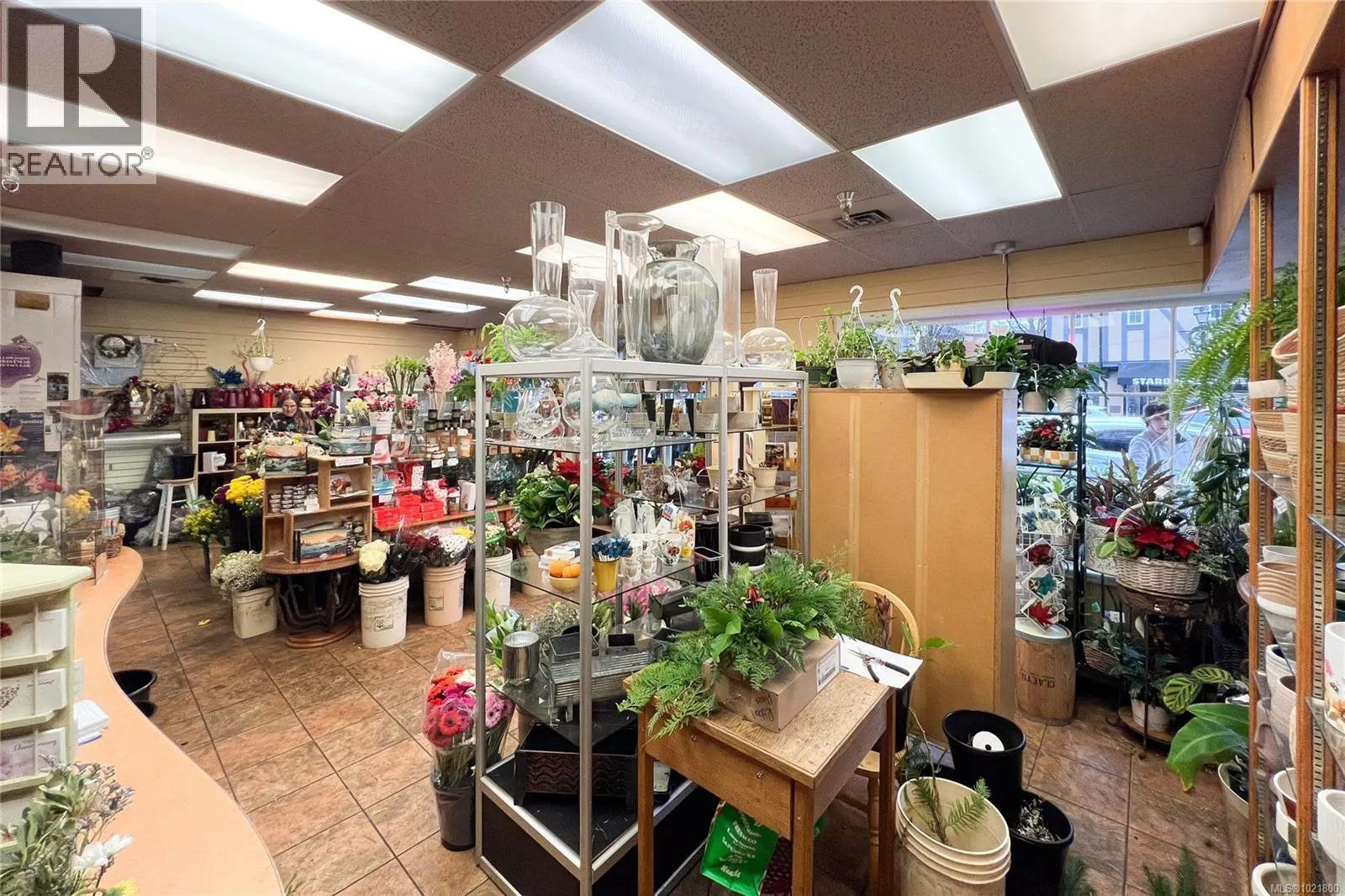 102 2187 Oak Bay Ave