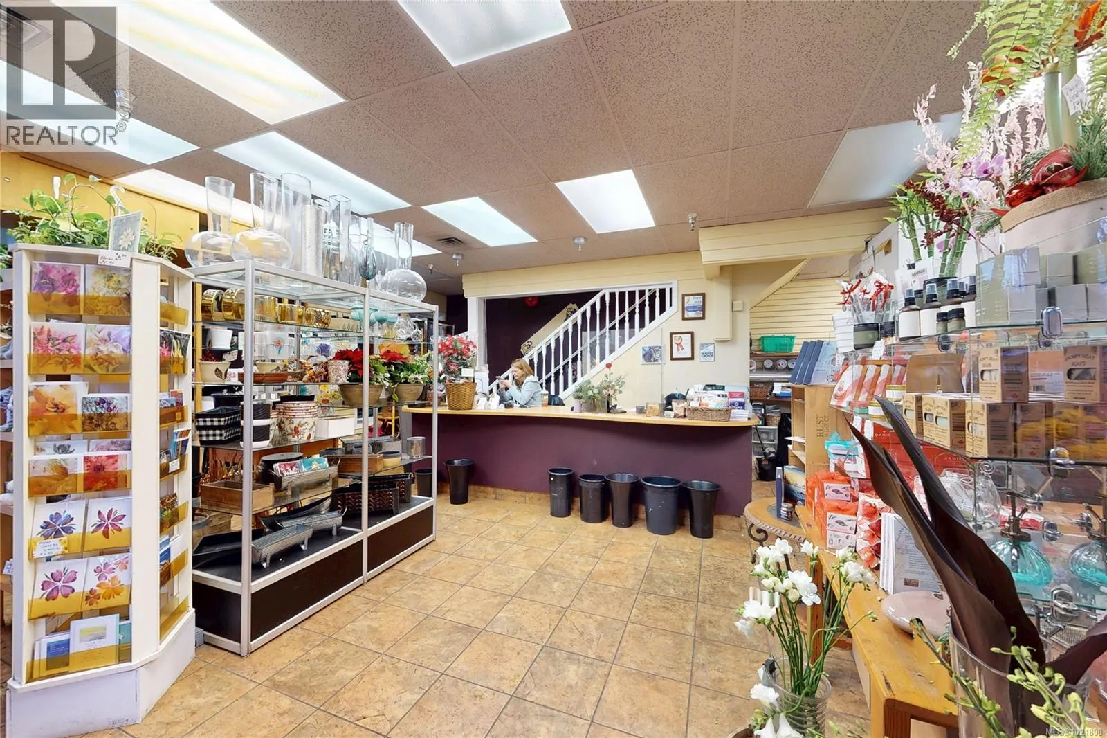 102 2187 Oak Bay Ave