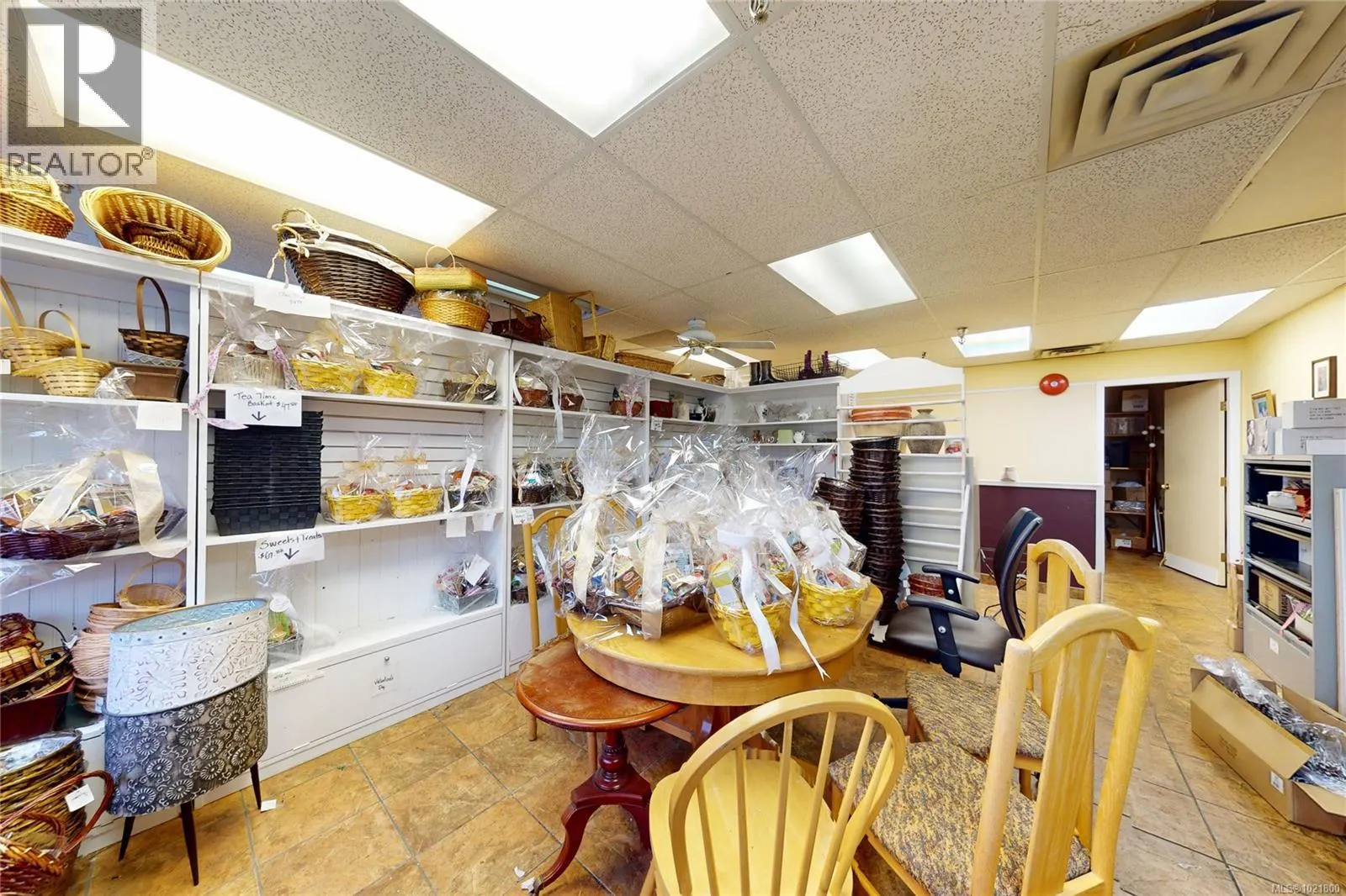 102 2187 Oak Bay Ave