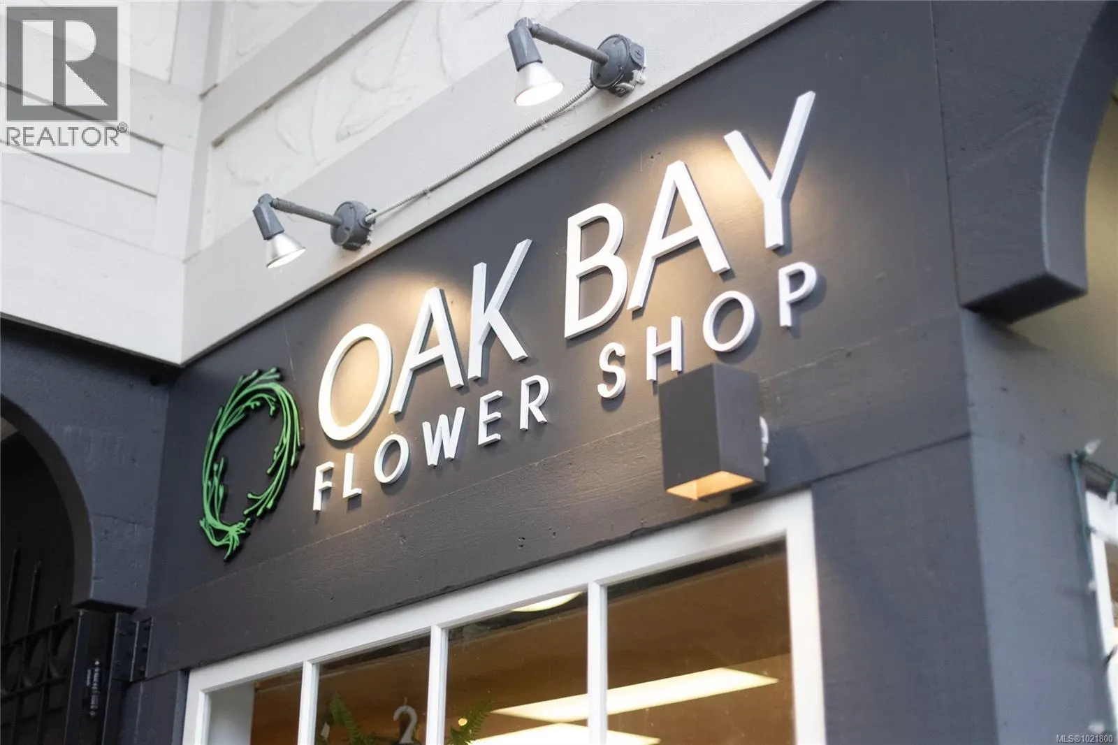 102 2187 Oak Bay Ave