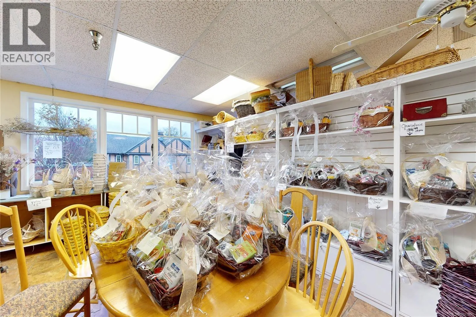 102 2187 Oak Bay Ave