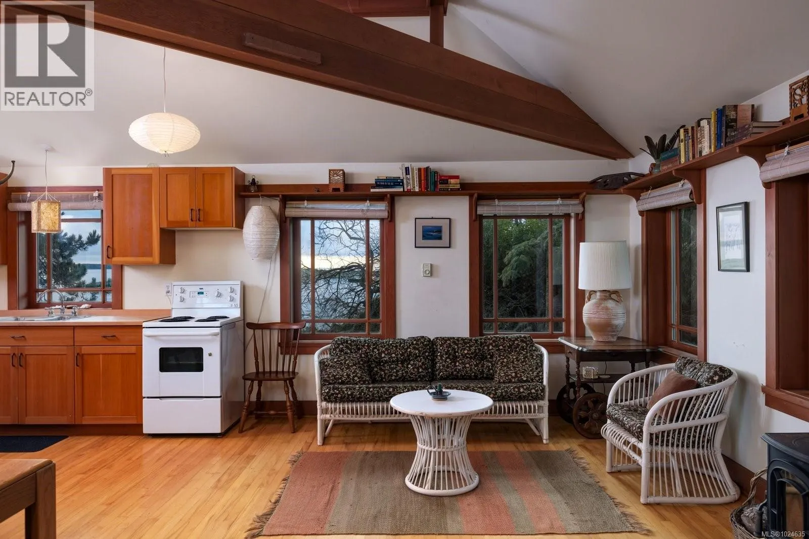 3175 Beach Dr