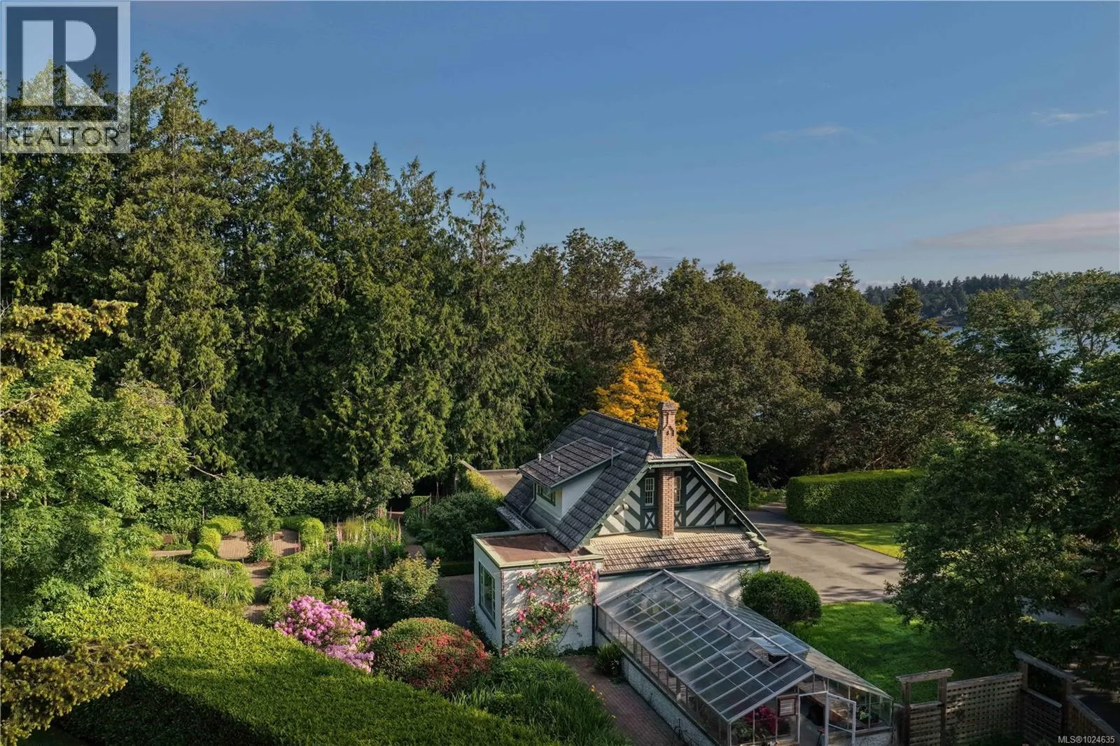 3175 Beach Dr