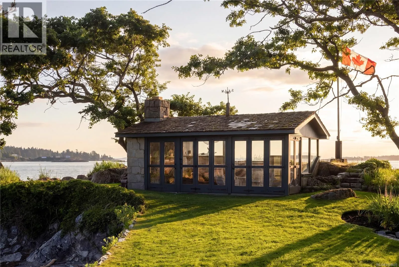 3175 Beach Dr