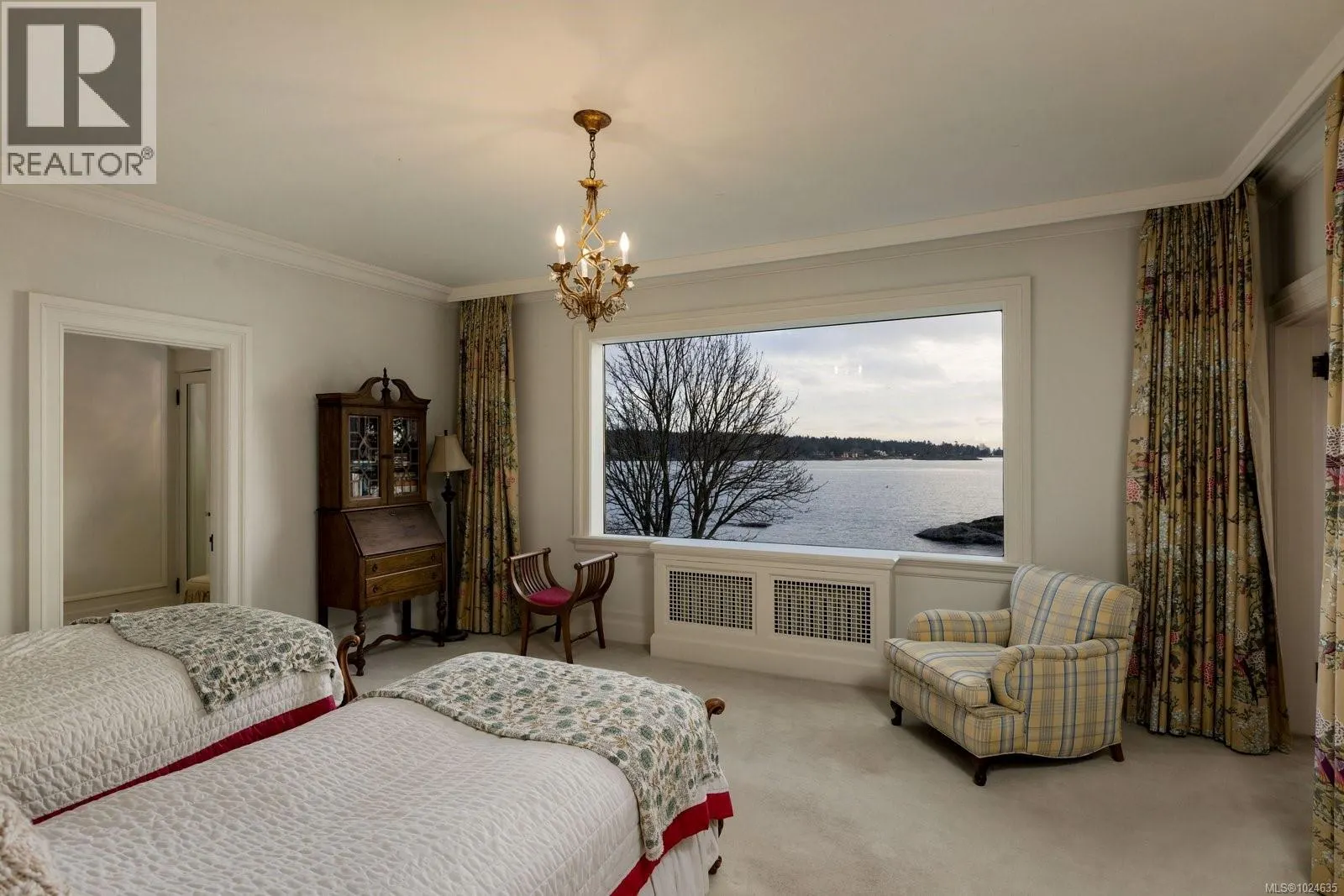 3175 Beach Dr