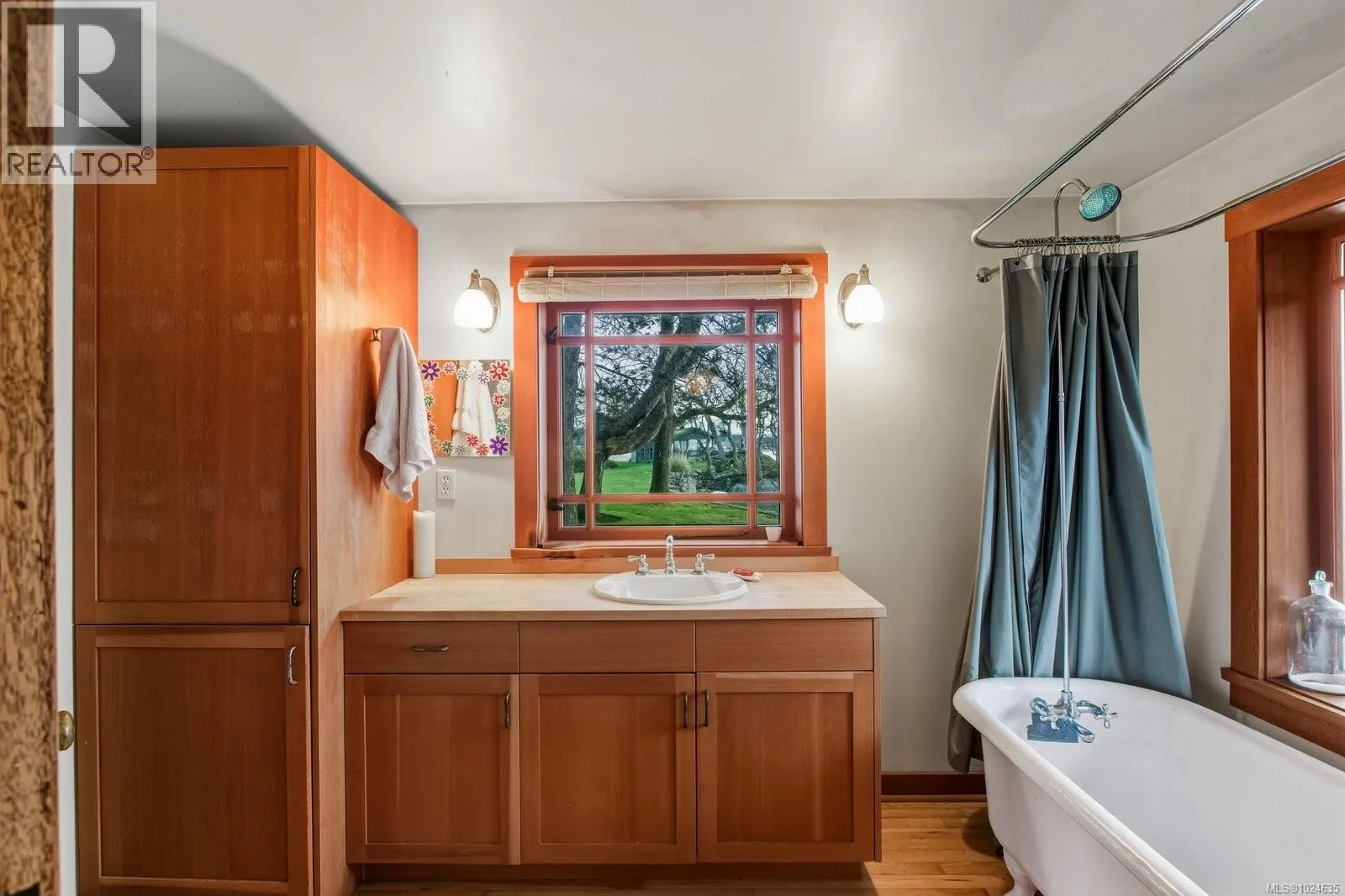 3175 Beach Dr