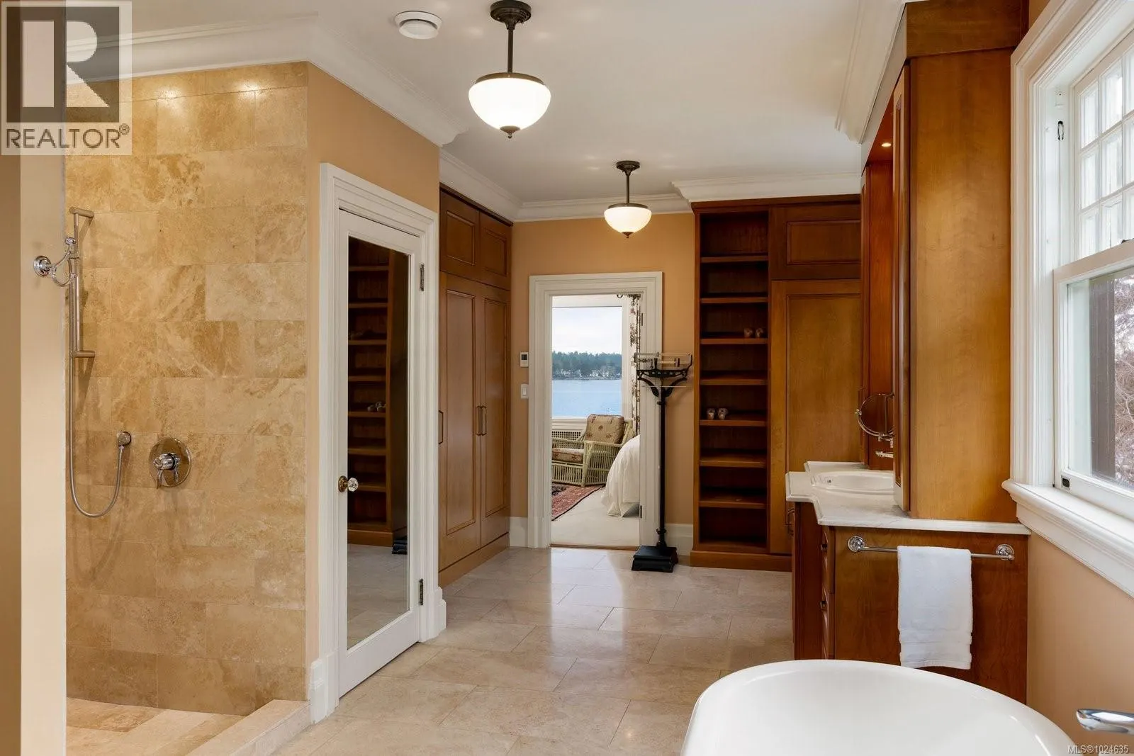 3175 Beach Dr