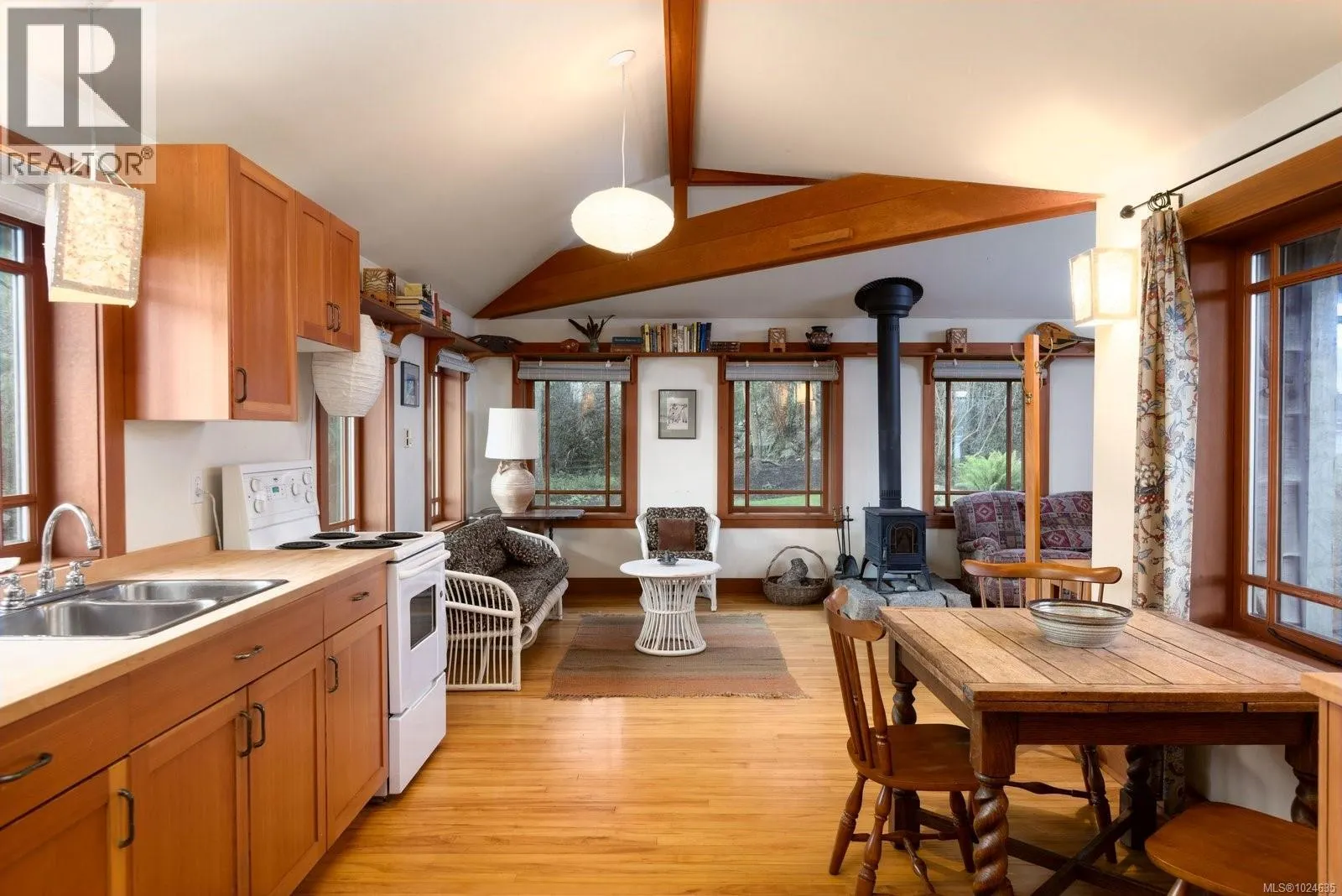 3175 Beach Dr