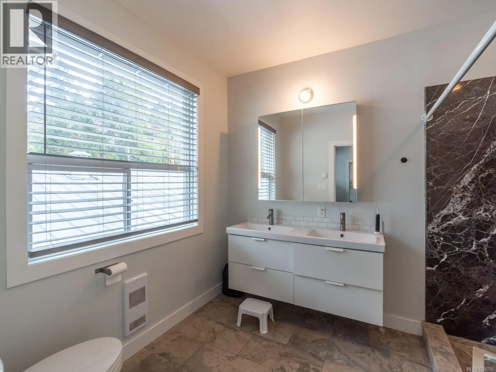 2116 Alberni Hwy