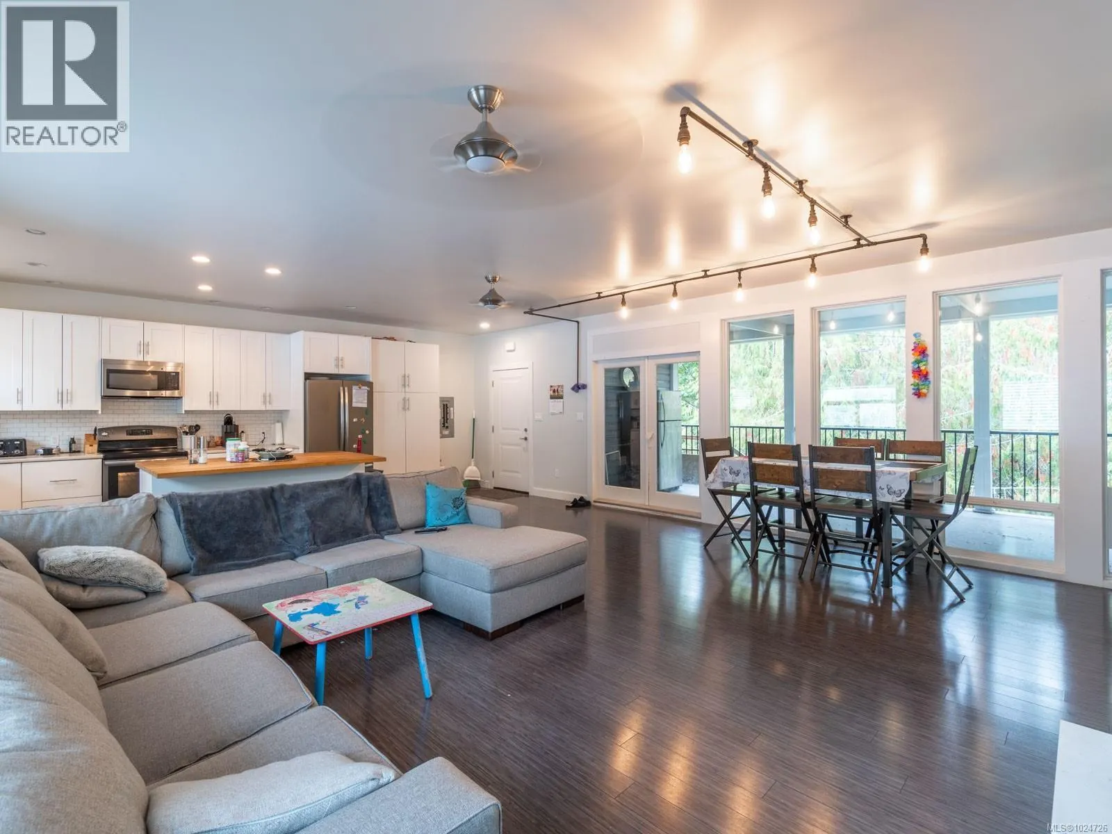2116 Alberni Hwy