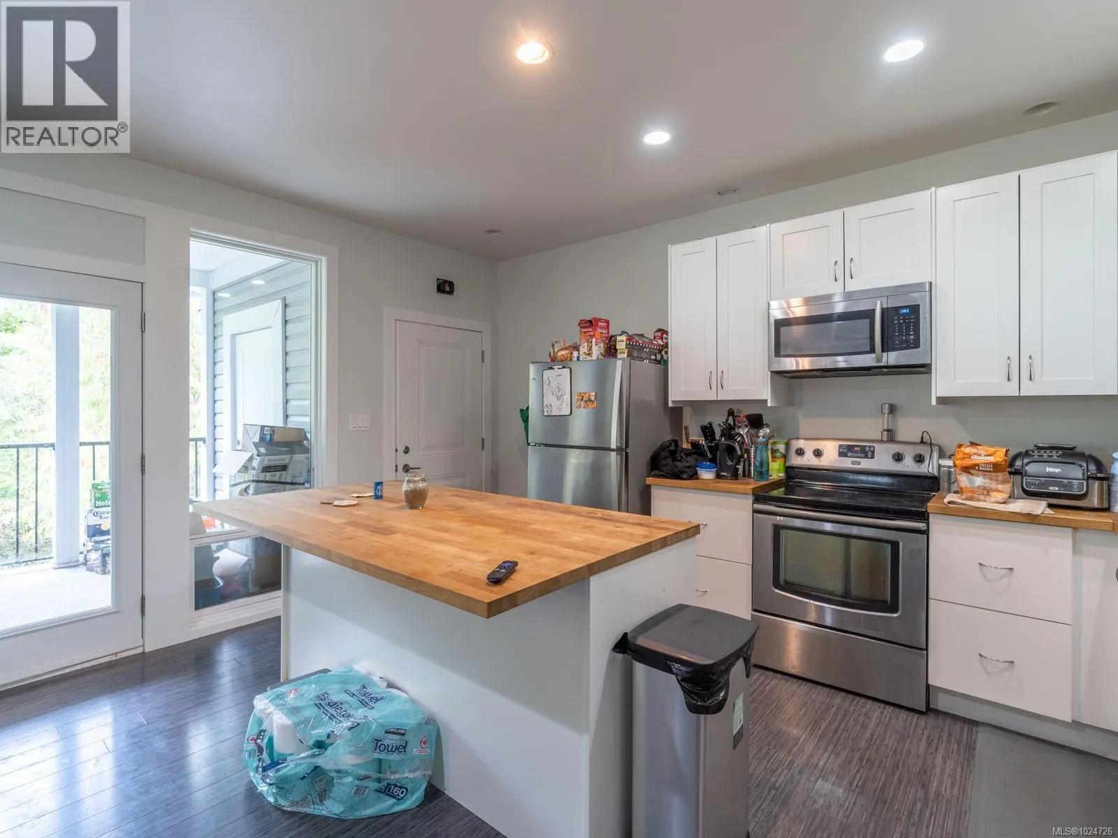 2116 Alberni Hwy