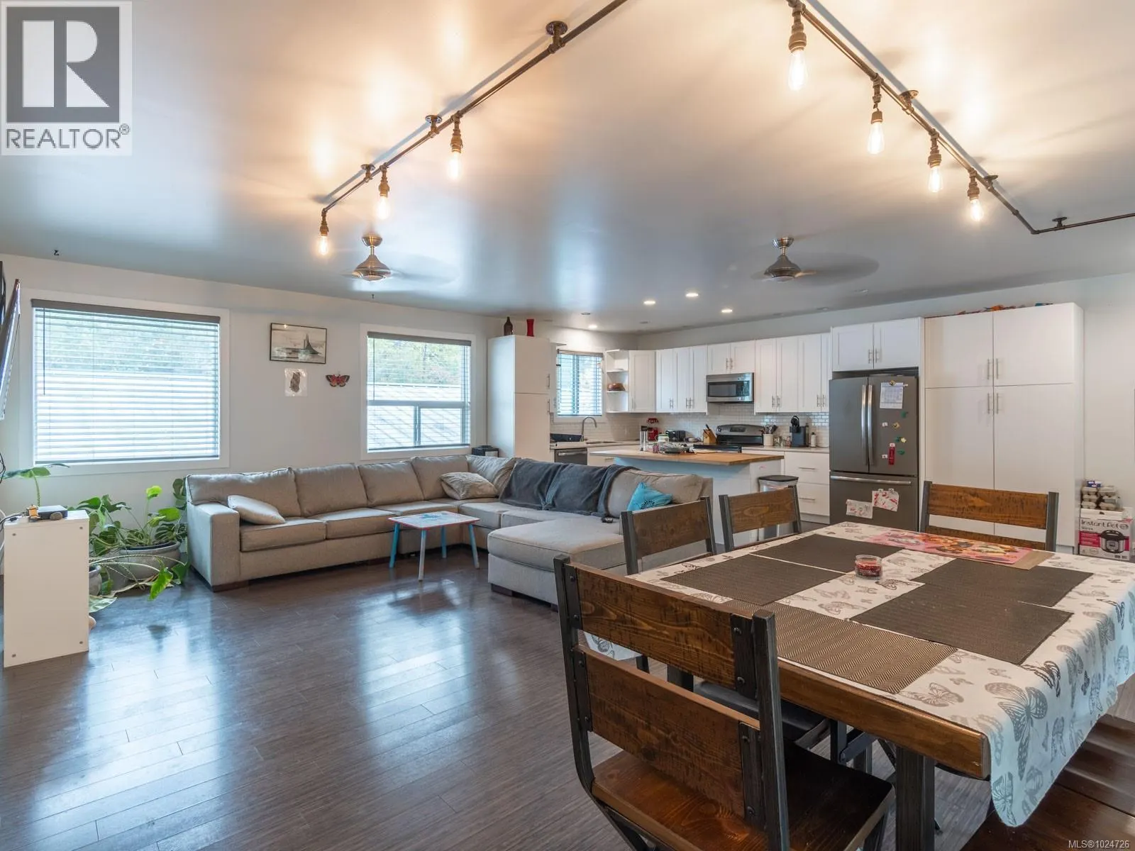 2116 Alberni Hwy