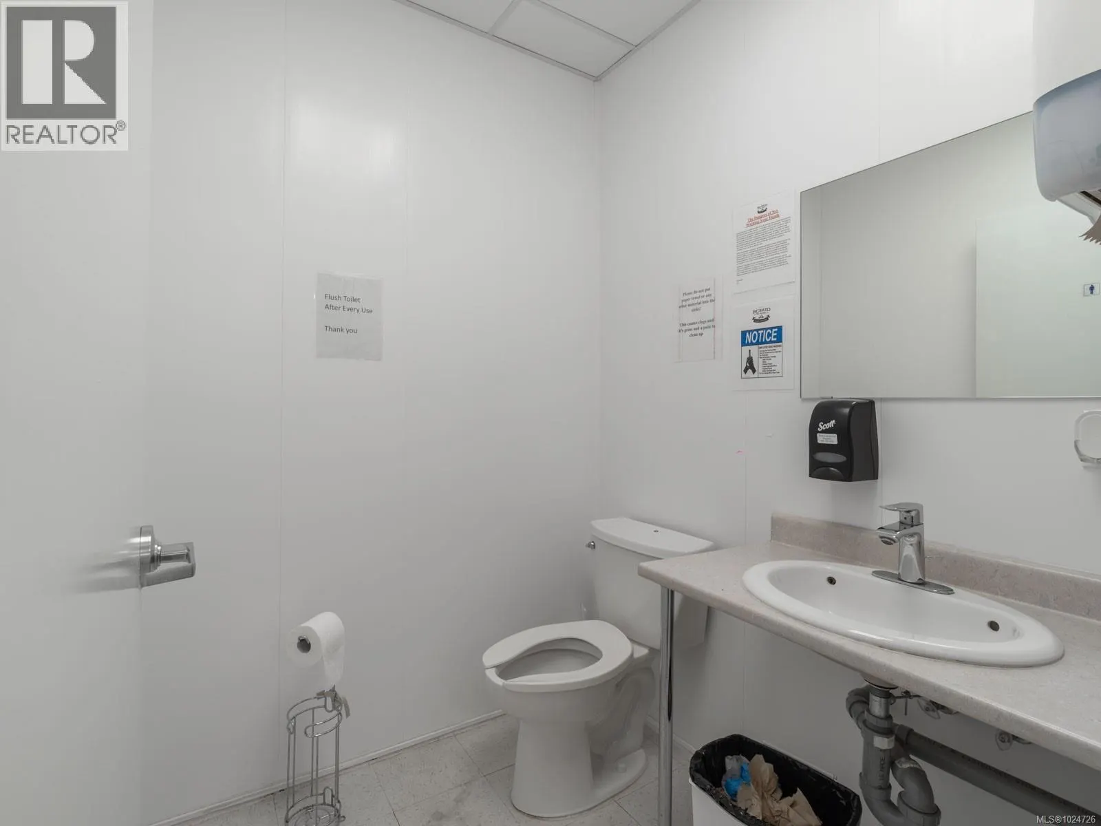 2116 Alberni Hwy