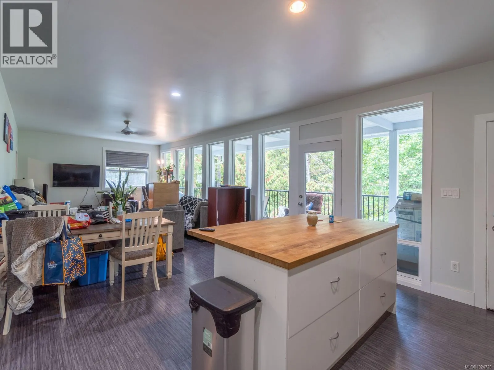 2116 Alberni Hwy