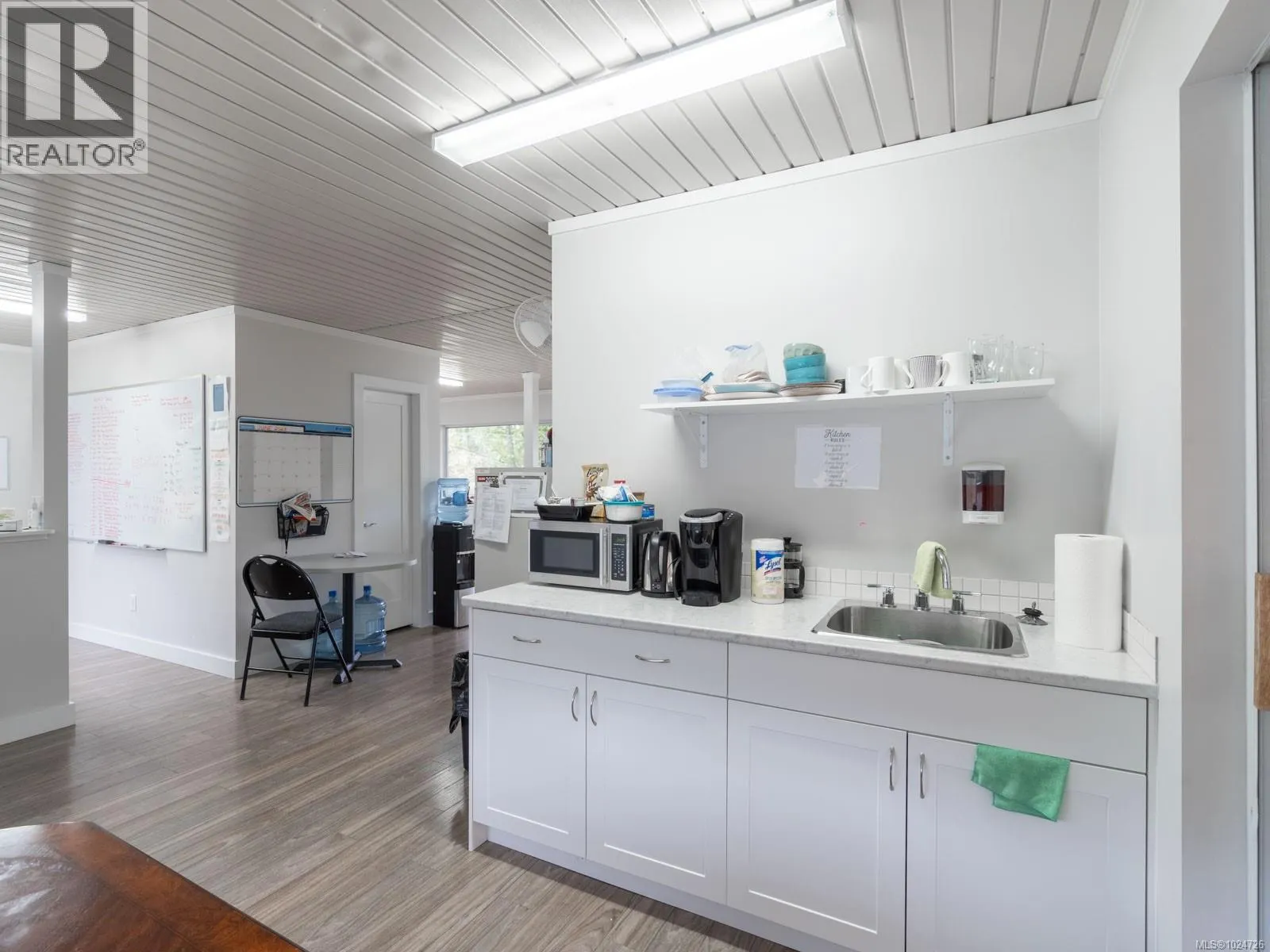 2116 Alberni Hwy